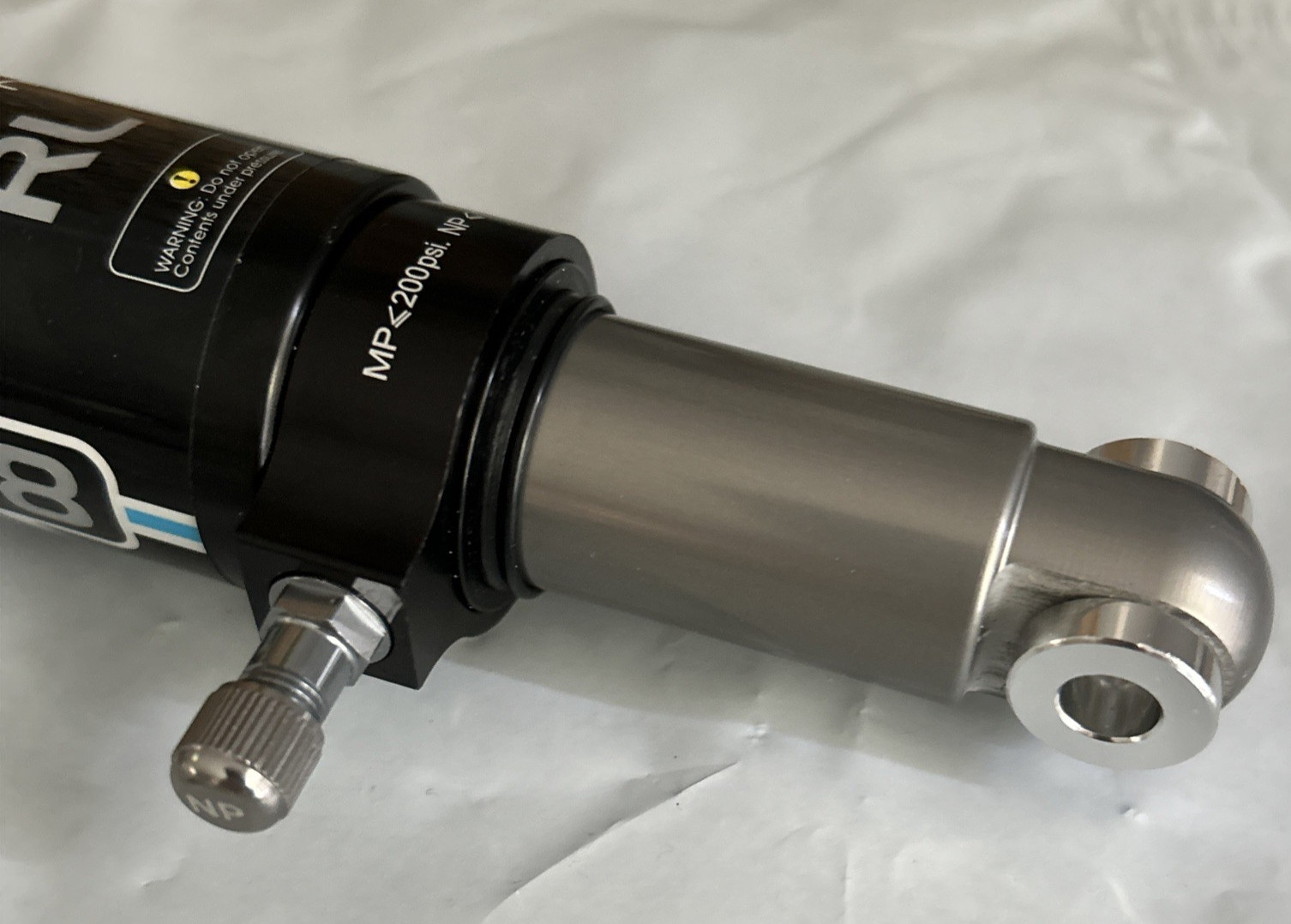 KIND SHOCK EXAForm 588RL Dual Air Rear Shock with Lockout, 165X38mm