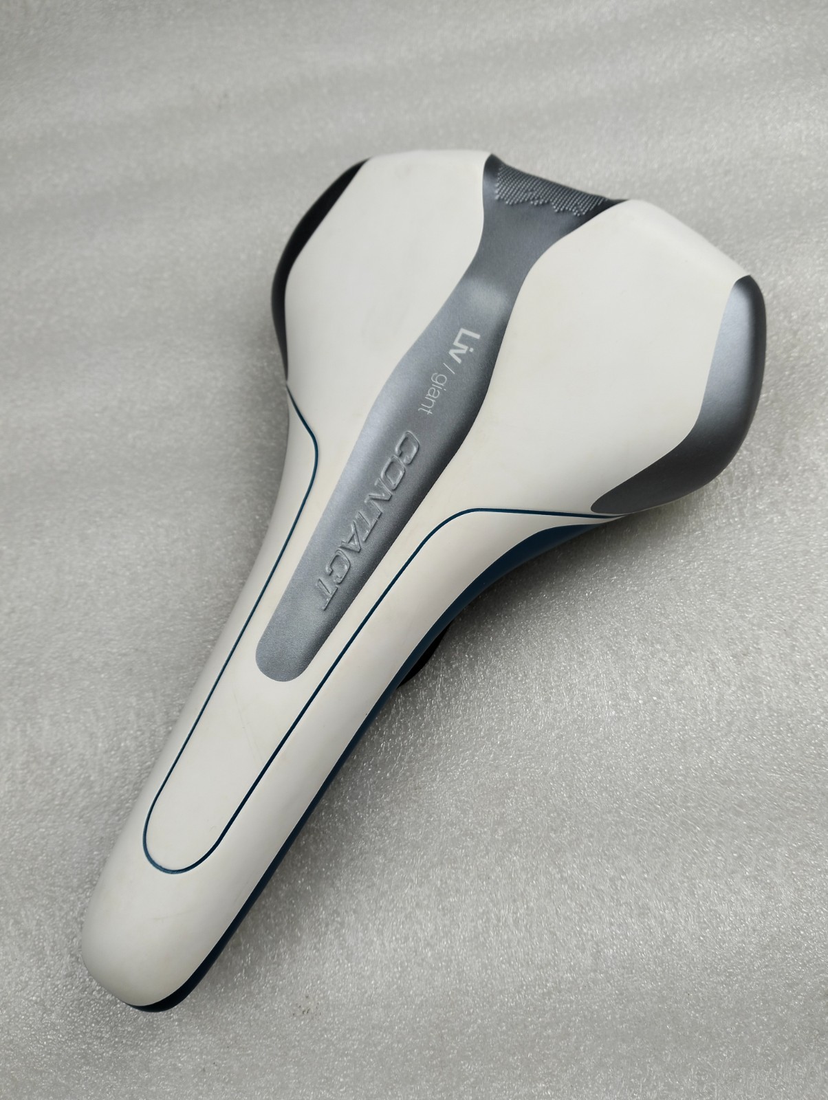 GIANT LIV CONTACT UPRIGHT PELVIC TILT SADDLE 270X160MM WHITE BLUE CRMO RAILS