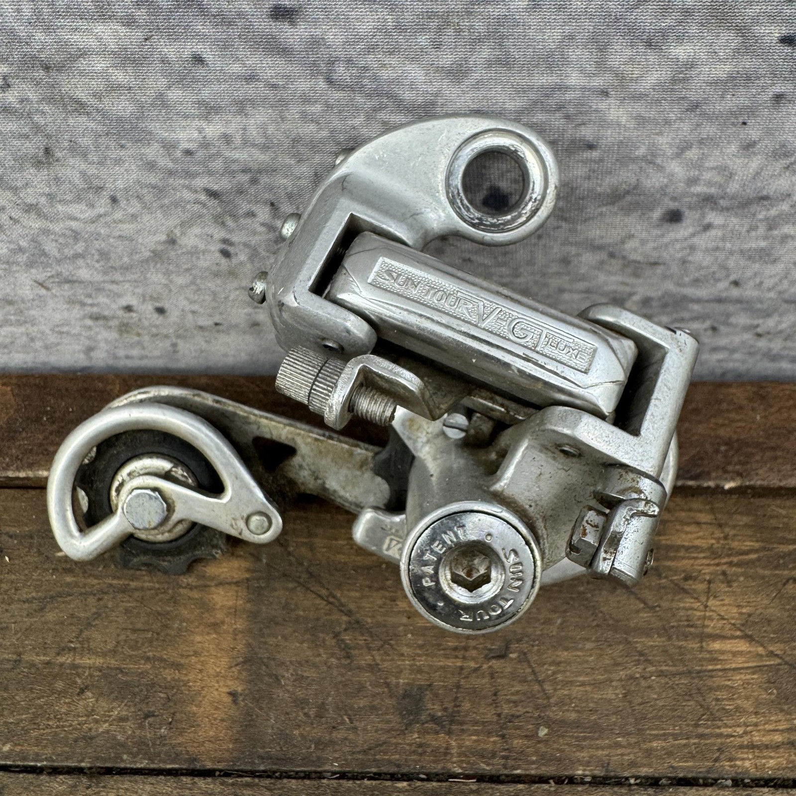 Vintage SunTour V-GT Luxe Rear Derailleur Long Cage Hanger Silver Japan Bolt