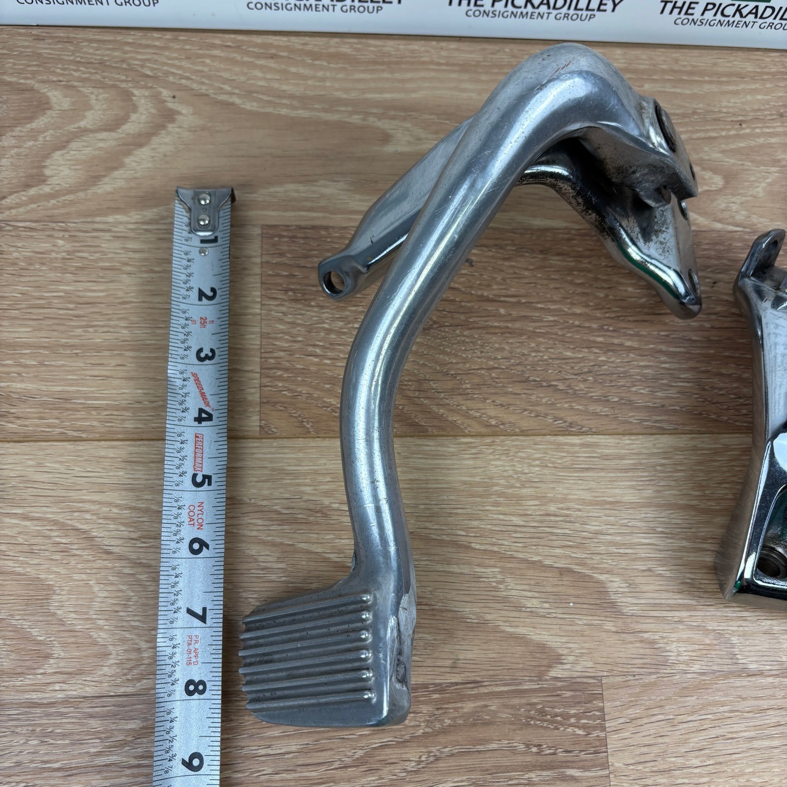 Chrome Motorcycle Foot Peg Assembly Set for Harley Davidson