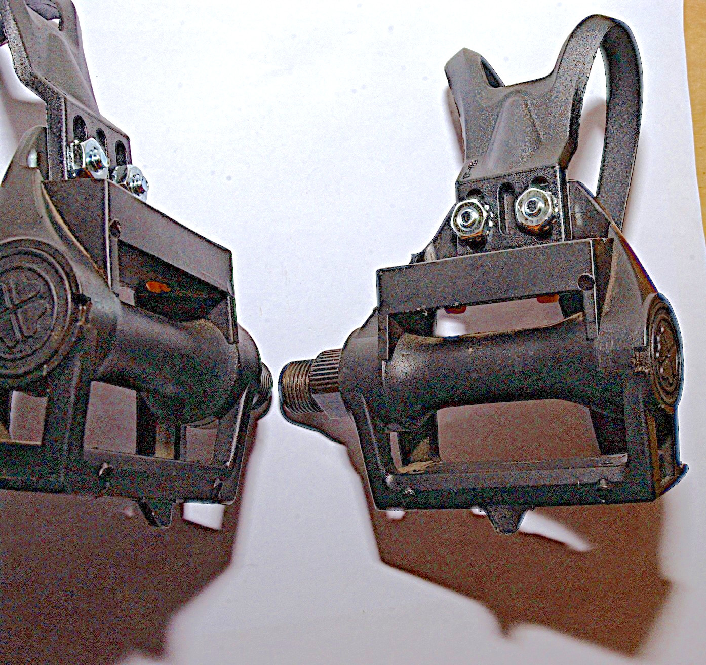 VP-390 PLATFORM Plastic PEDALS & Toe-Clips for your Road, Tour, Fixed Gear BIKE