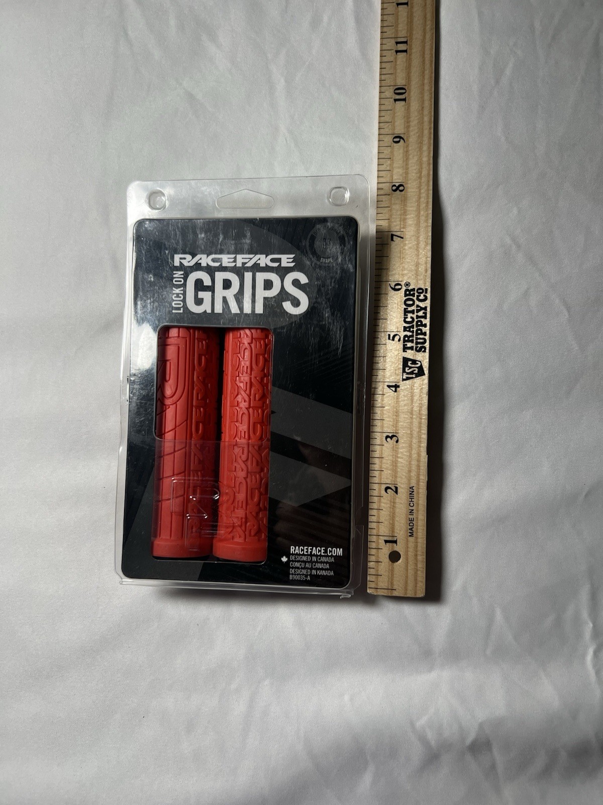 RaceFace Grippler Grips – Red, Lock-On, 33mm