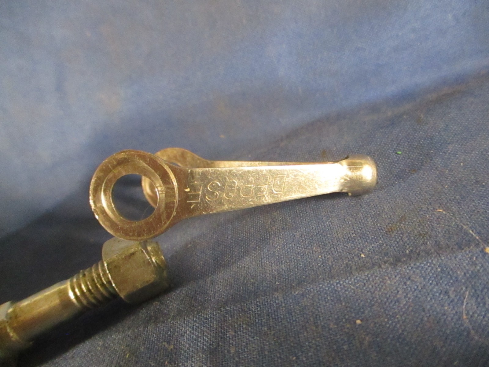 Keep that thing from spinning, Mafac hanger w/ binder bolt Flats, not keyed