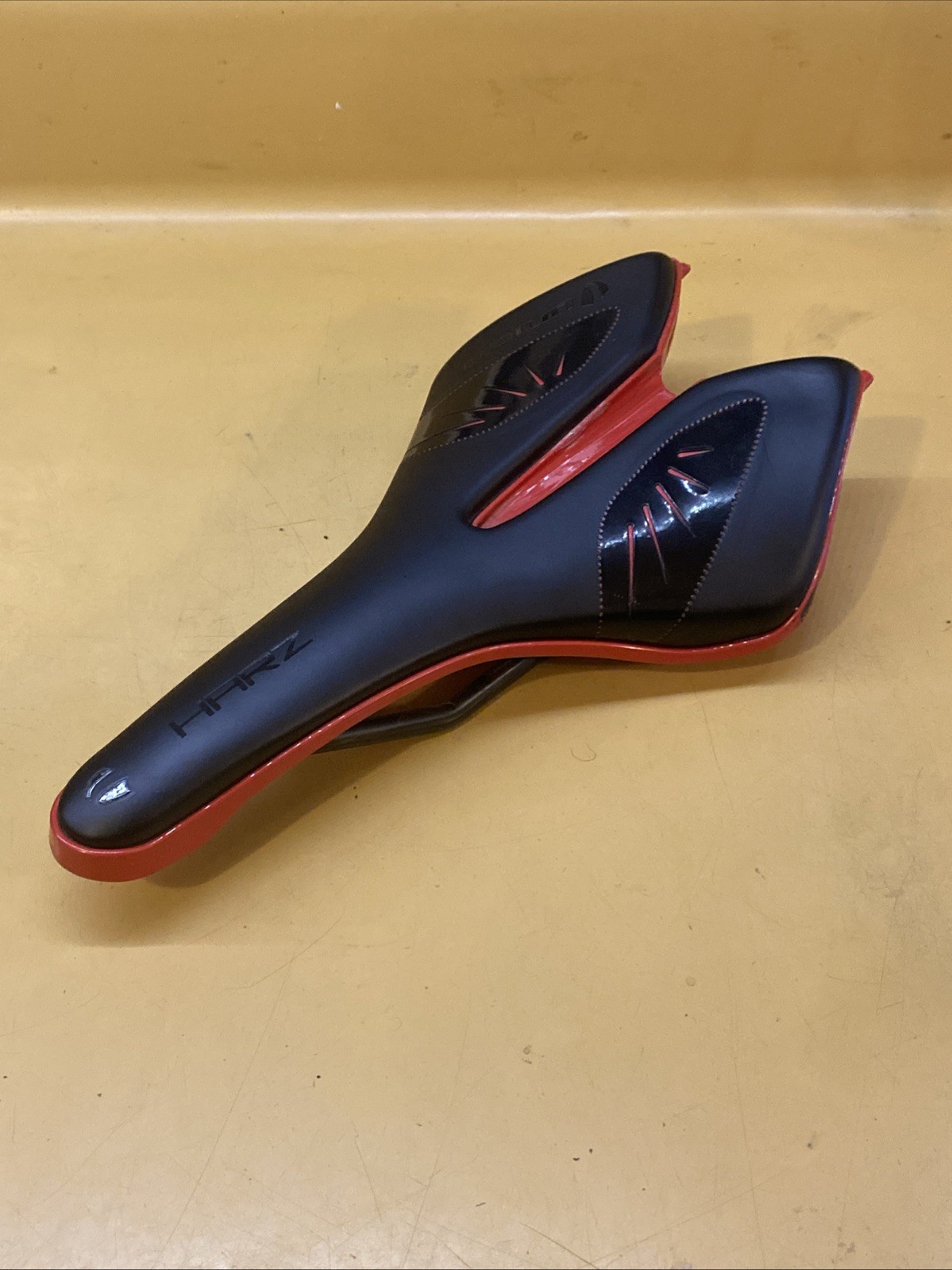 Black & Red UNION SPORT HARZ 265mm x 145mm Carbon Rail Saddle