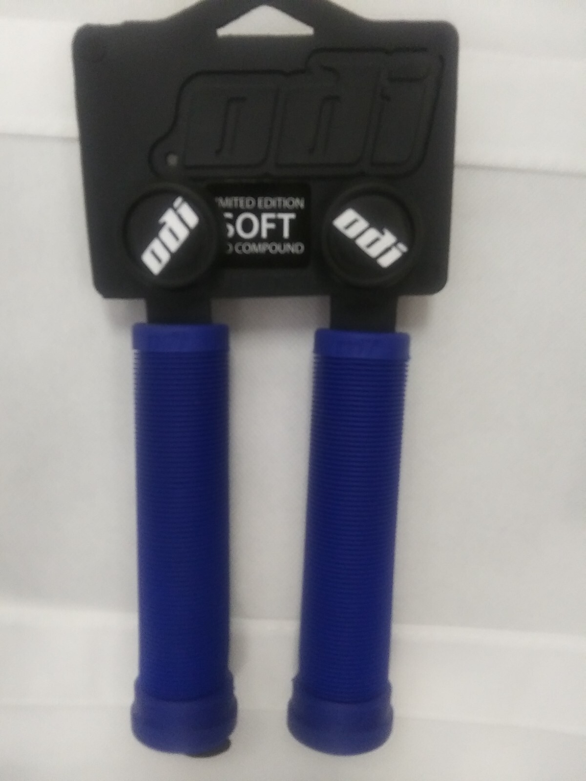 S.E flyer seat and ODI longneck grips with end caps in blue
