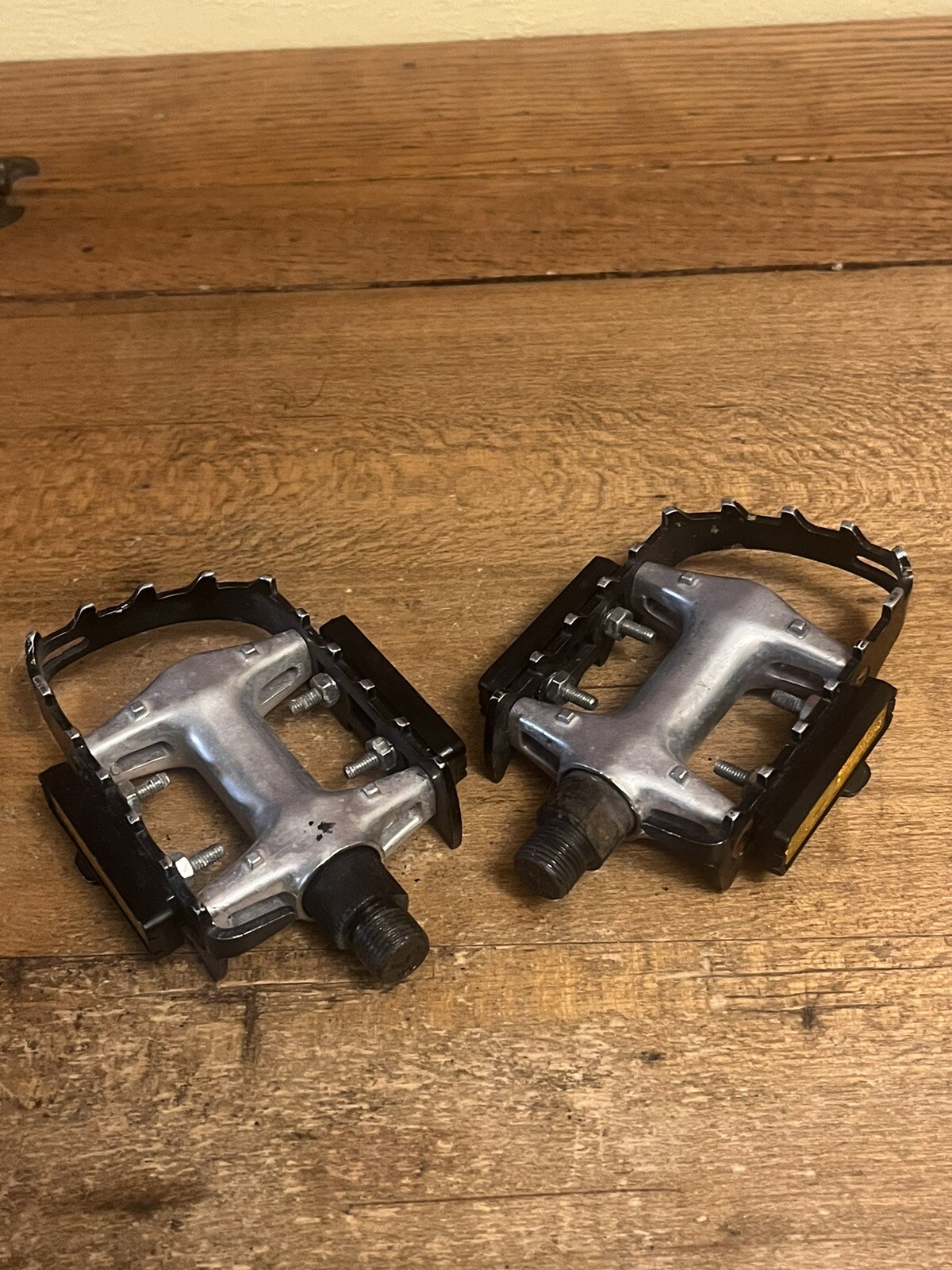 Vintage Unbranded Flat/Platform Pedals LU-897+ Cateye Reflectors 90s MTB