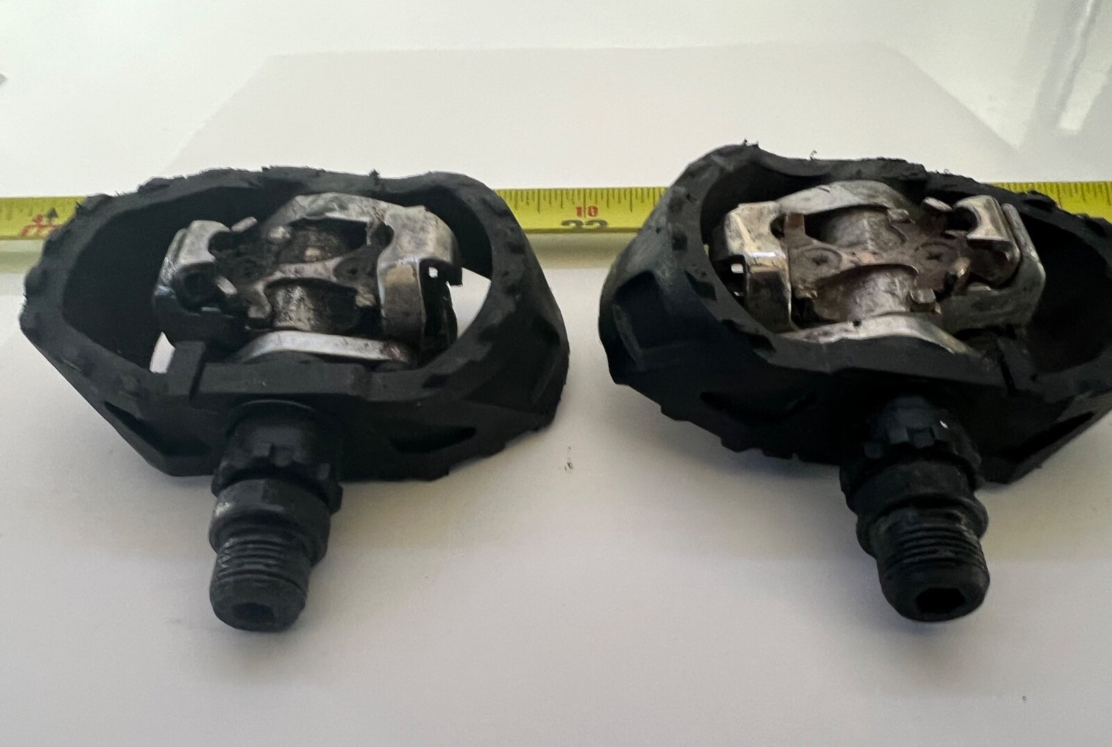SHIMANO PD-M424 CLIPLESS PEDALS