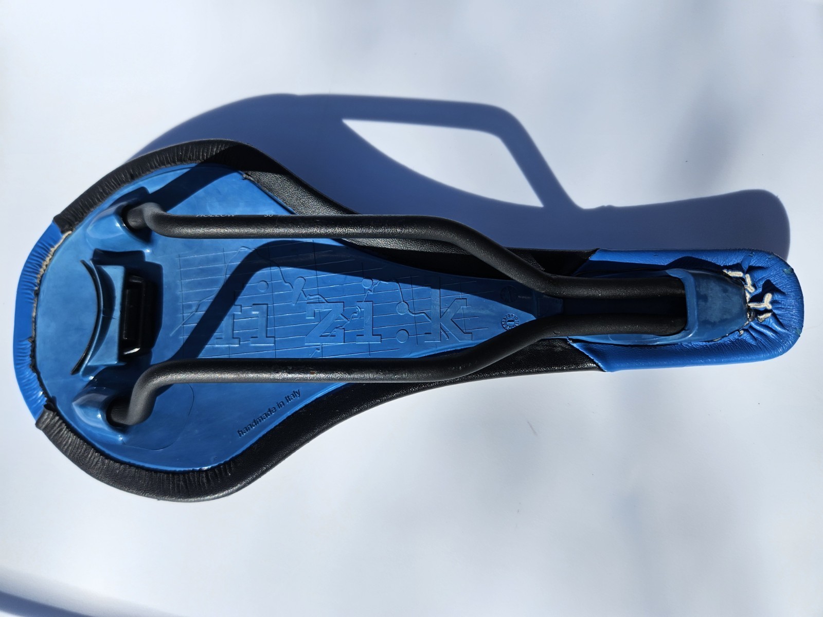 Fizik Tundra 2 Saddle Manganese Hollow Rails Black Blue Handmade In Italy