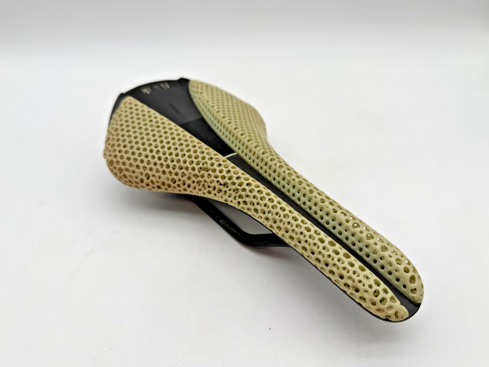 Fizik Versus EVO Adaptive 3D MOBIUS Printed Carbon Fiber Road Bike Saddle 139mm
