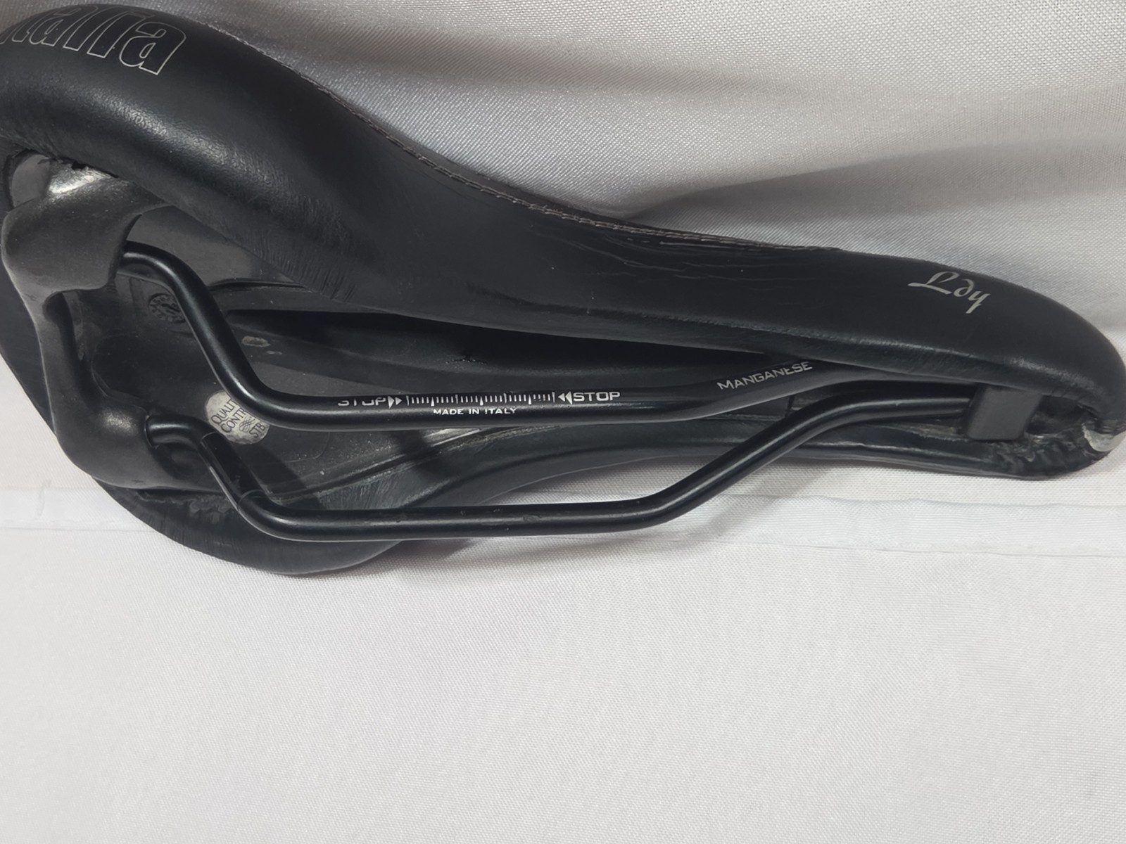 Selle Italia Gel Flow Technology Ldy Women’s Cutaway Gel Bicycle Saddle, Black