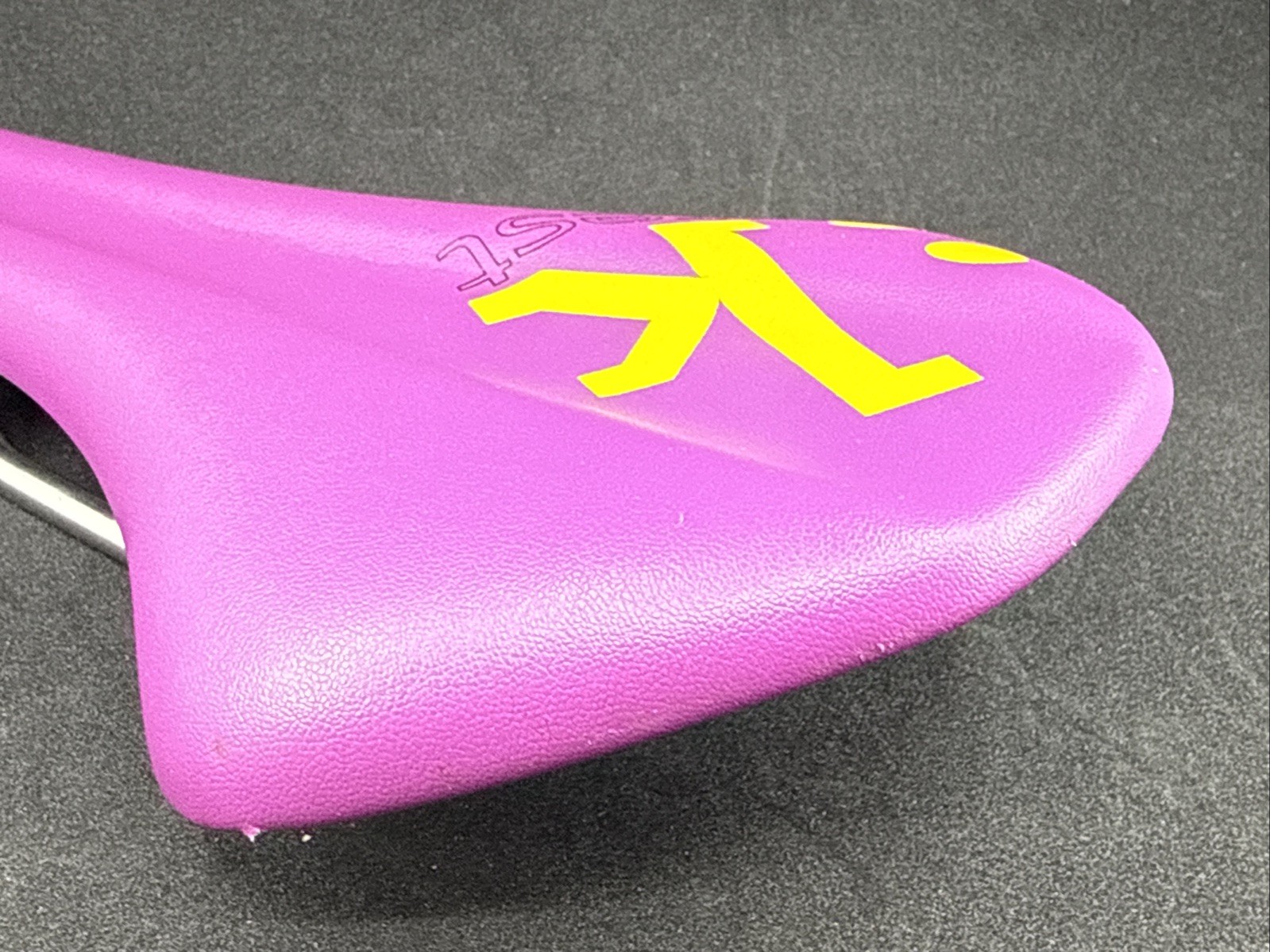 fi:zi’k Antares VS TEST Purple 142mm K:ium Rail Saddle EXCELLENT USED