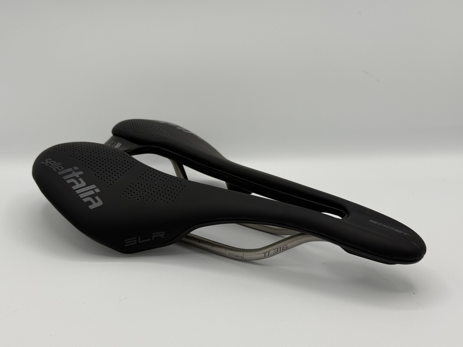 Selle Italia SLR Boost TI 316 SuperFlow Saddle (145x248mm) – L3 – 160g
