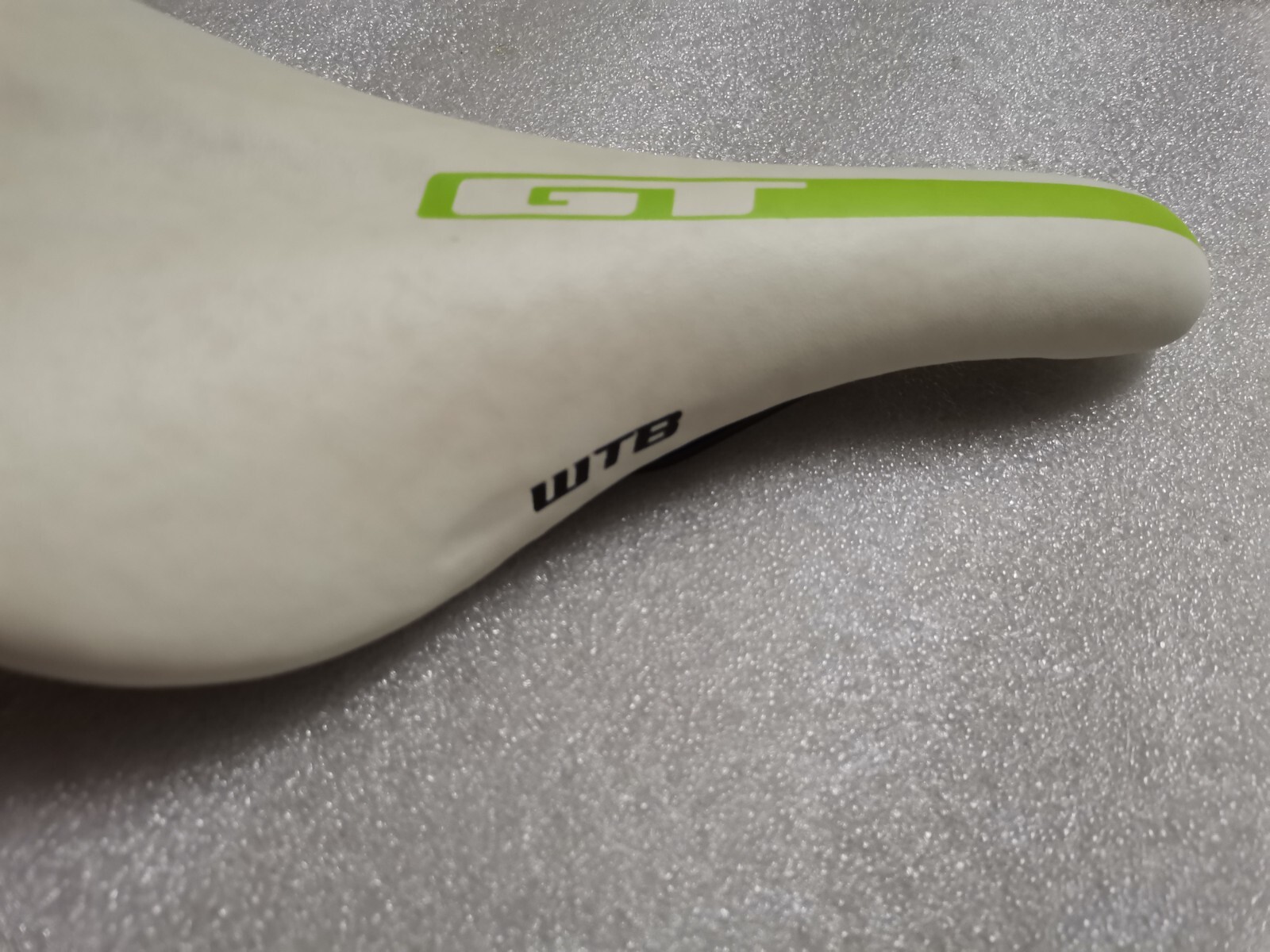 NEW GT SADDLE SEAT BY WTB ROAD MTB WHITE GREEN 139MM WIDTH