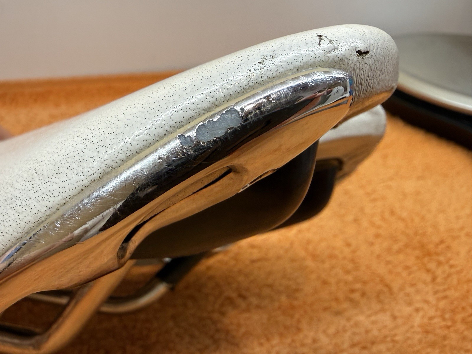 Fizik Aliante White Saddle 142mm Twin Flex Kium rails Handmade in Italy 245g