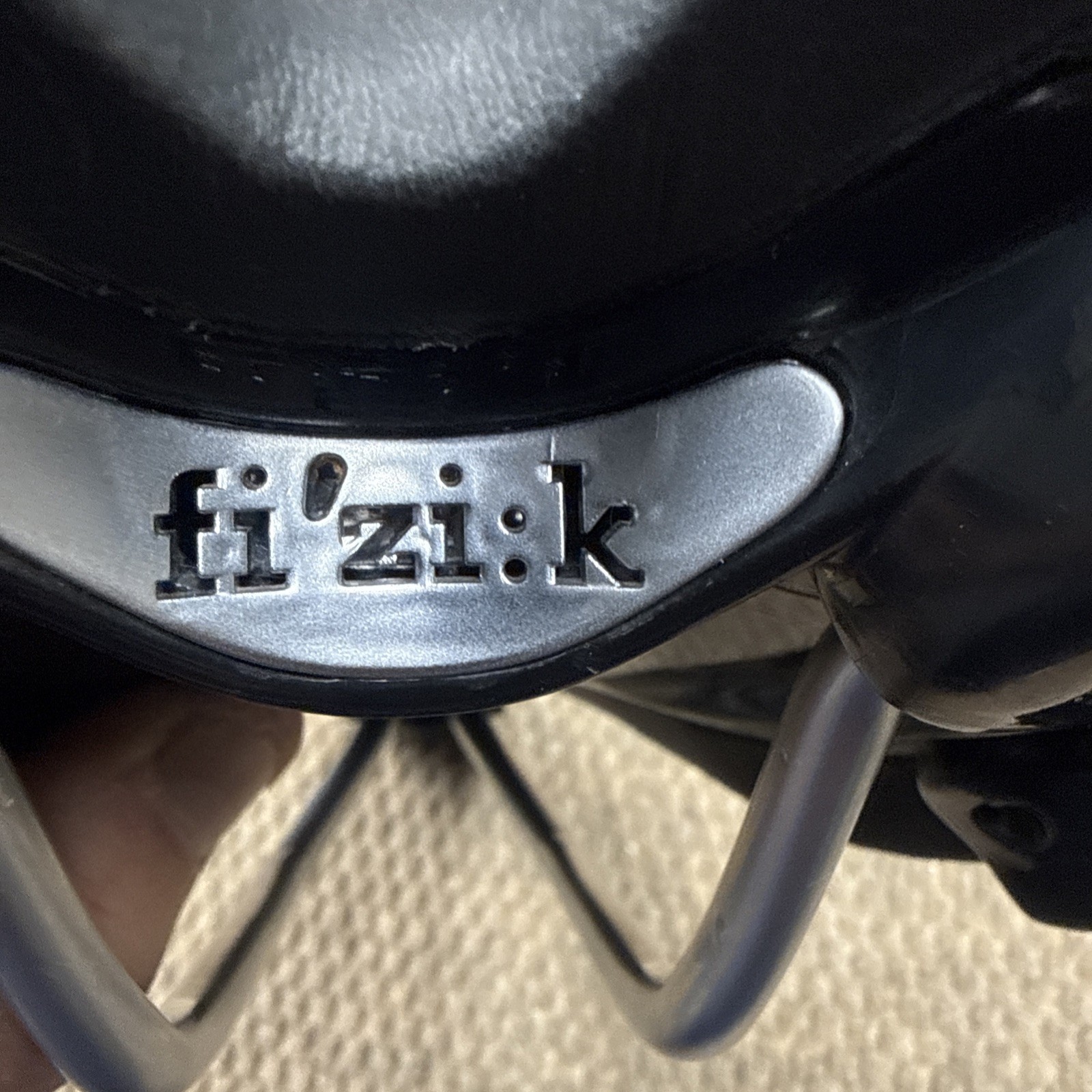Aliante Sport Saddle FI’ZI:K MADE IN ITALY LEATHER 9.9OZ USED CONDITION