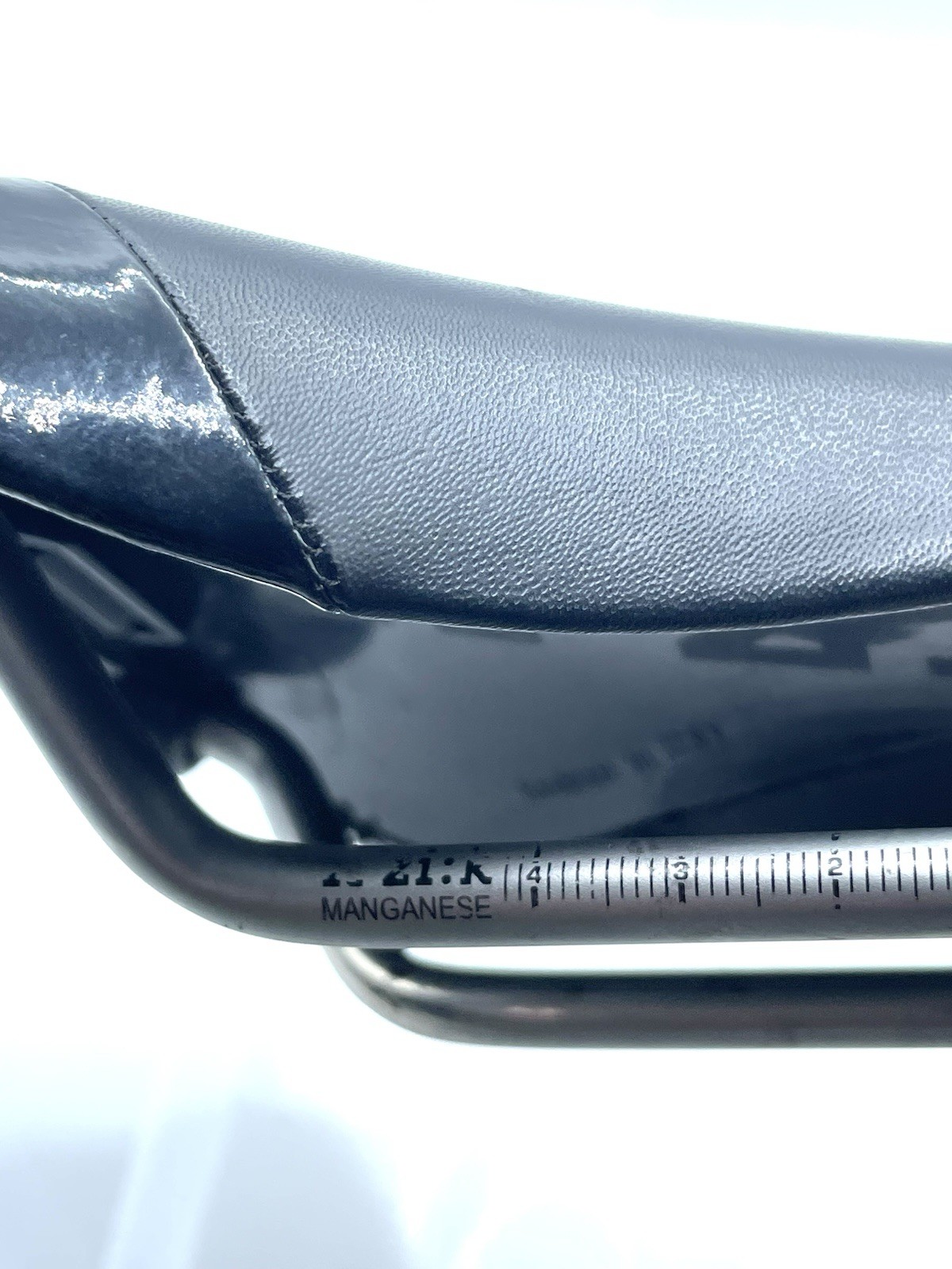 Fizik Antares Gravel / Road Bike Saddle Manganese Rails