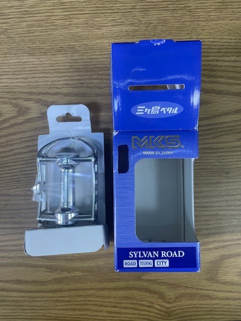 MKS Sylvan Road – Road/Touring/City Pedals – Platform, Al Body, 9/16″ Silver