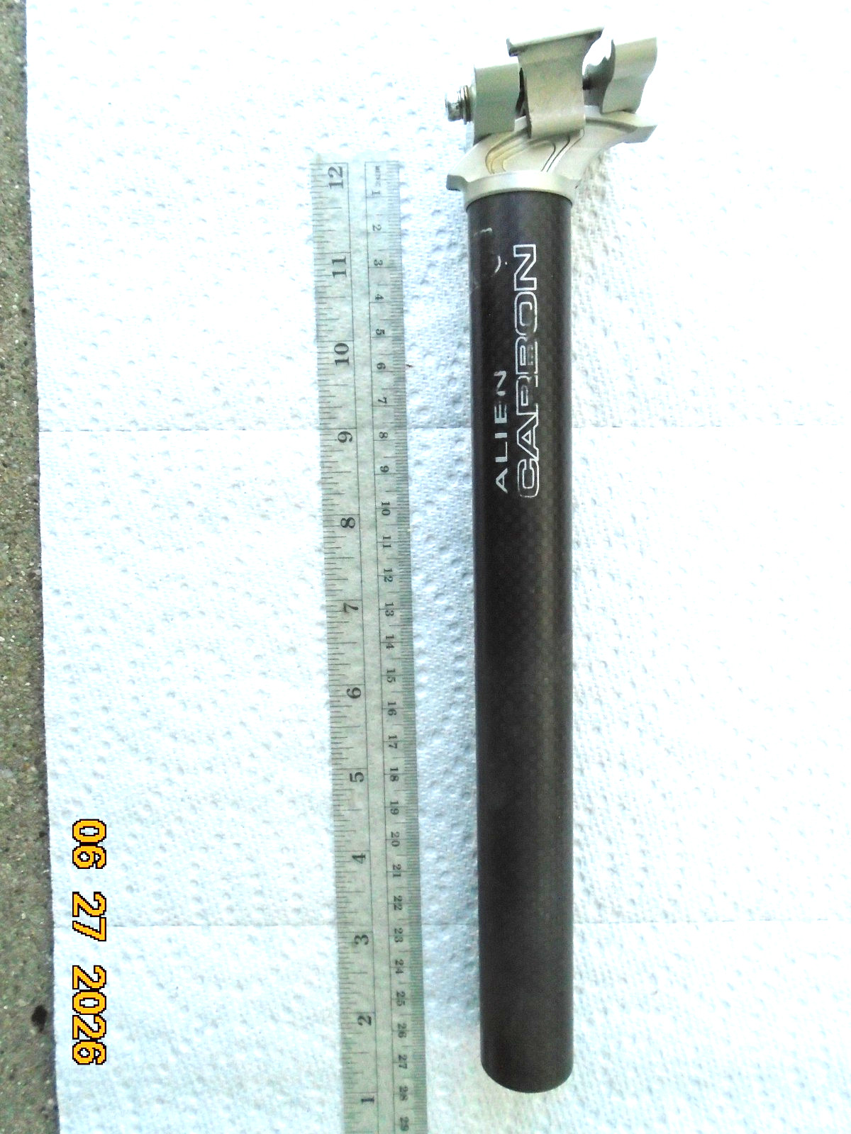 USE Alien Carbon Seatpost, 27.2 mm, 240 mm, Black