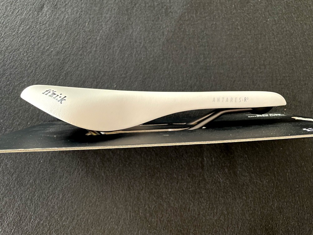 NEW Fizik Antares R3 Open Road Bike Saddle (White 141mm) Regular Kium Rail Seat