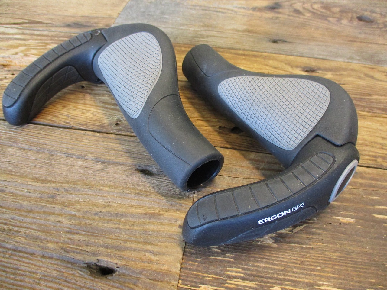 Ergon GP3 locking grips, size large, with integral bar-end extensions