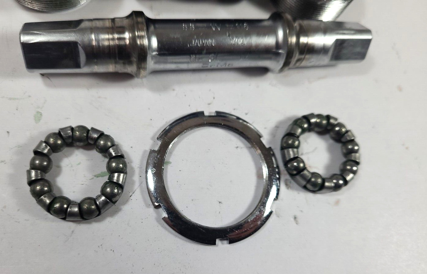 Shimano 68 / 116 CrMo Bottom Bracket w Hatta Bearing Cups / #123