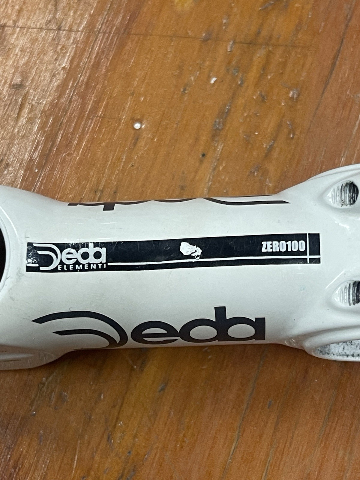 Deda Elementi Zero 100 Servizio Corse Stem 82° x 90 mm White 31.8 Titanium Bolts