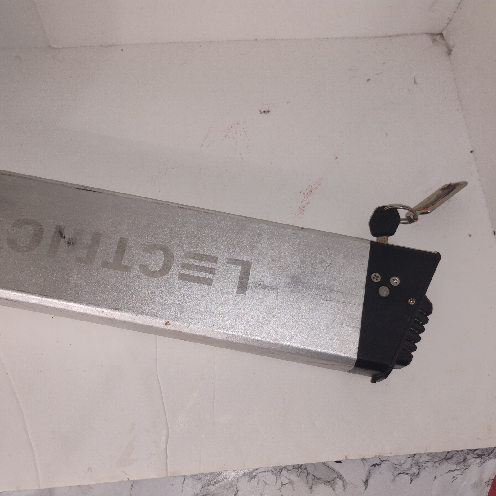 Lectric Li-ion Battery 48V , 10.4Ah Pull Form with Key For Parts