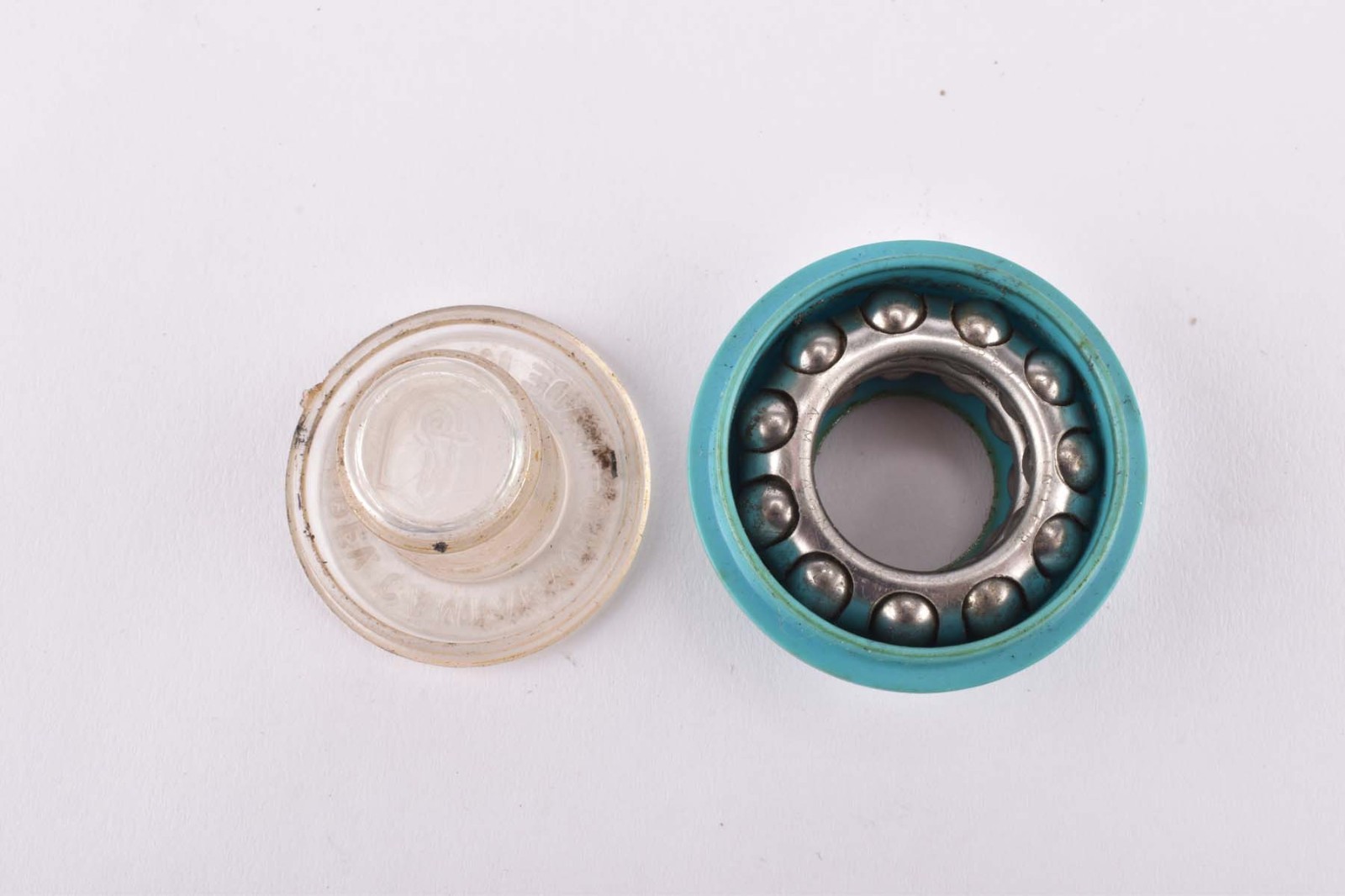 NOS/NIB Campagnolo Chorus #C0H0 Bottom Bracket in 111 mm, with english thread
