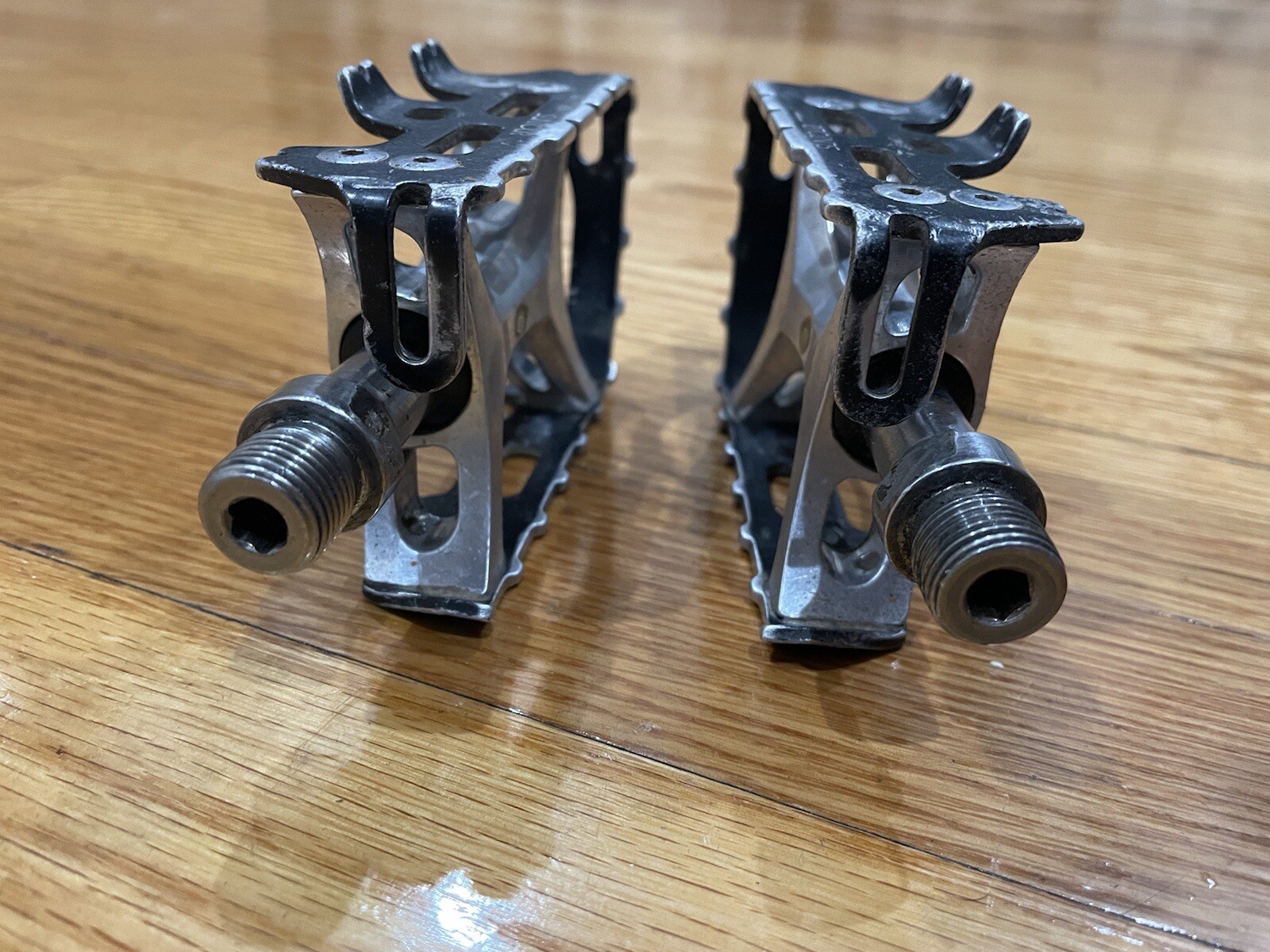 Vintage Suntour XC Pro WTB Grease Guard 9/16″ x 20 MTB Pedals, Excellent Cond