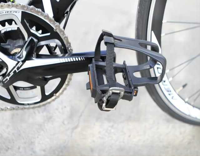 Wellgo Bike Pedals with Toe Cages and Straps Universal Fit Bicycle Pedals 9/1