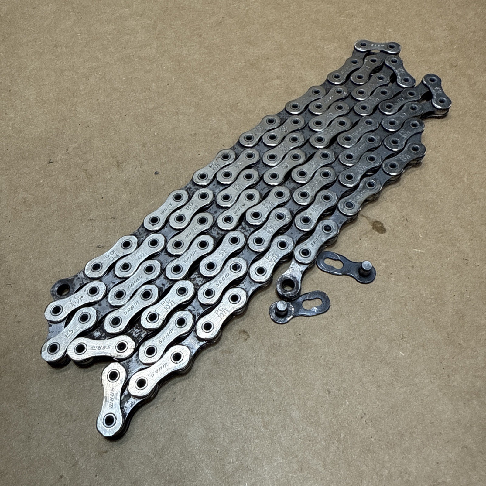 Sram Force PC-1071 10 Speed Bicycle Bike Chain 106 Links Cen30