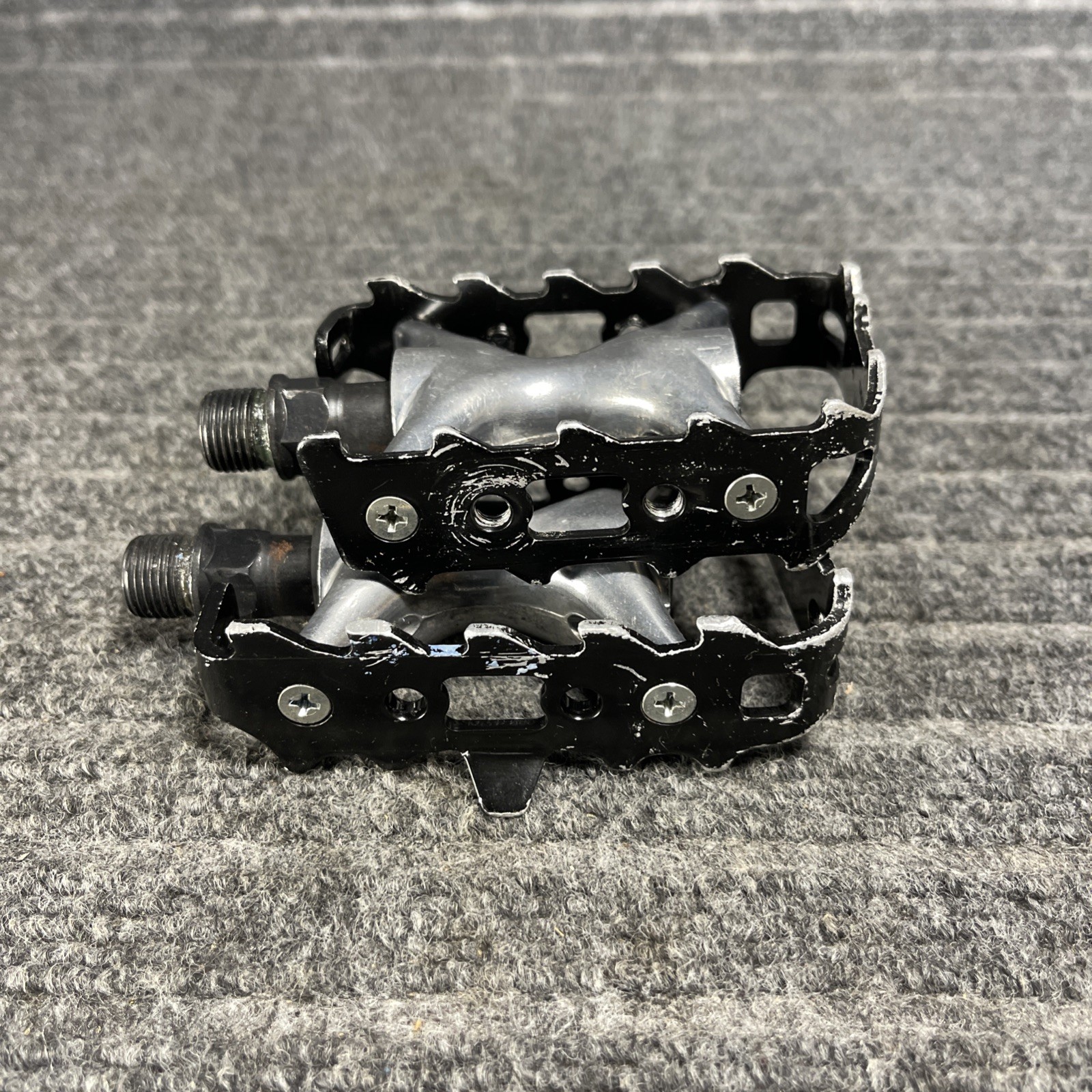 Vintage Wellgo LU-964 Platform Pedals Black/Silver Alloy 9/16″ Mountain Bike MTB