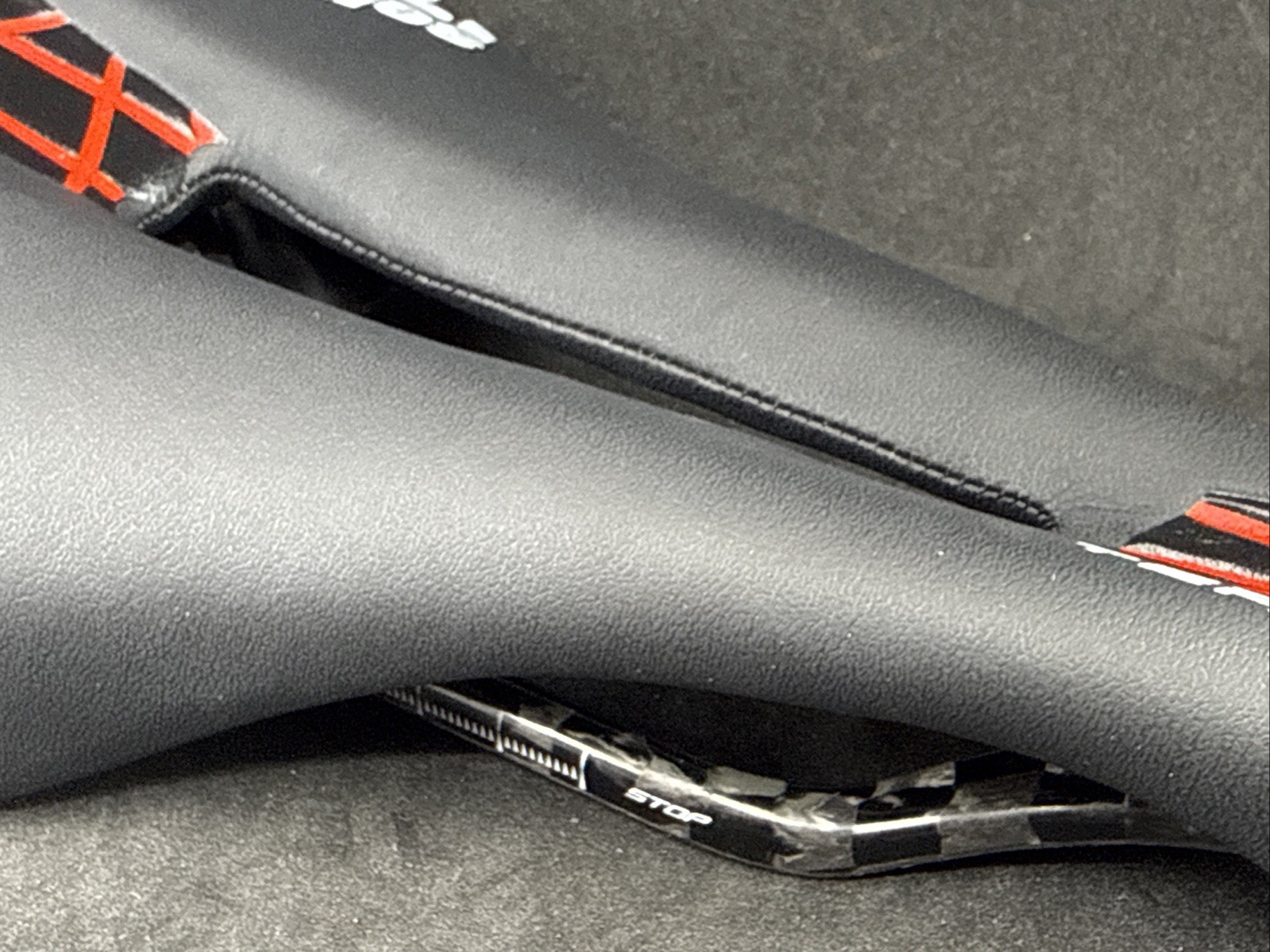 Selle Italia NOVUS SuperFlow Kit Carbonio Team Edition 280mm x 145mm Black Red