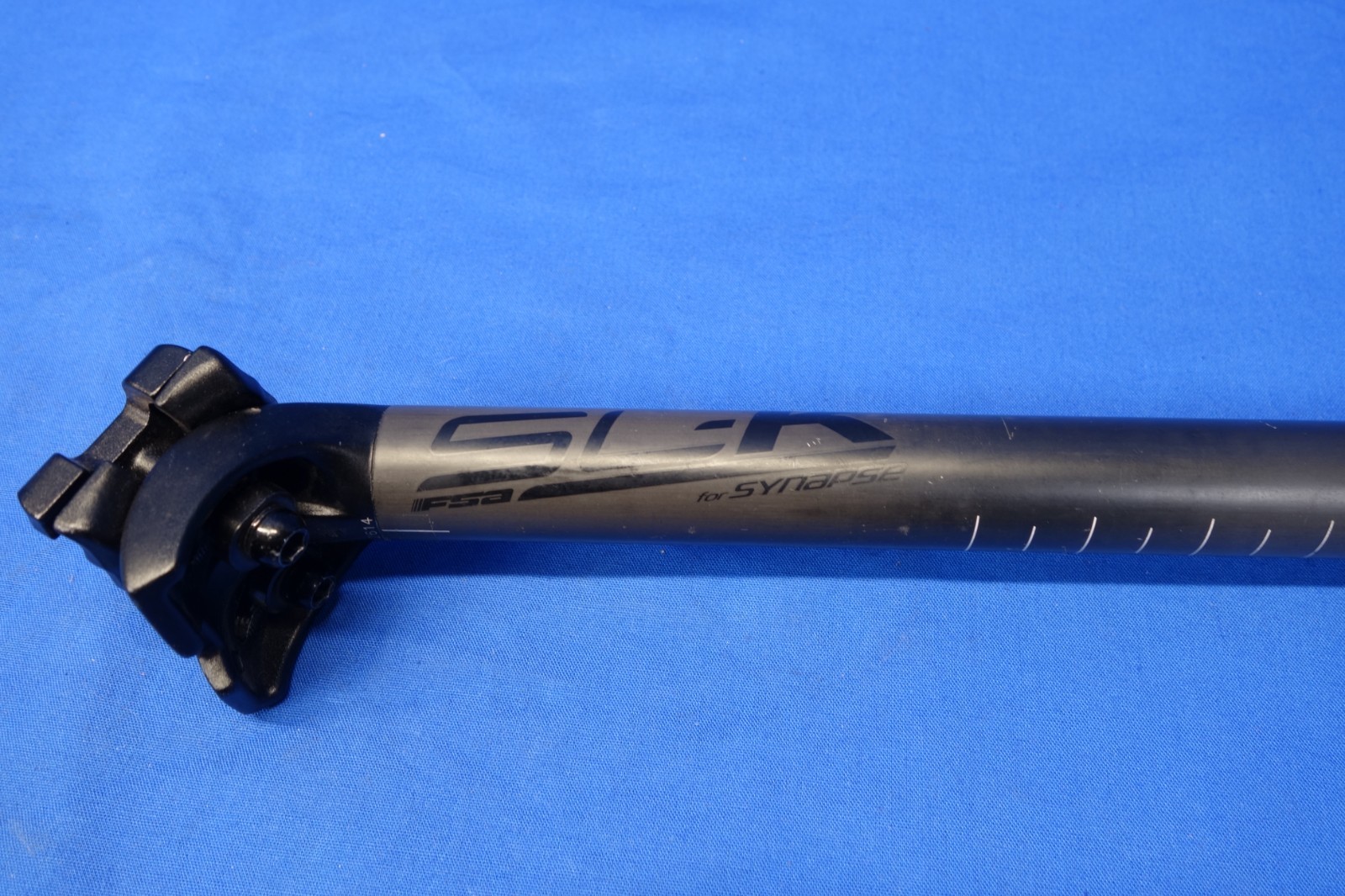FSA SL-K Carbon Seatpost: 350mm Length x 25.4mm Diameter – Di2 Compatible
