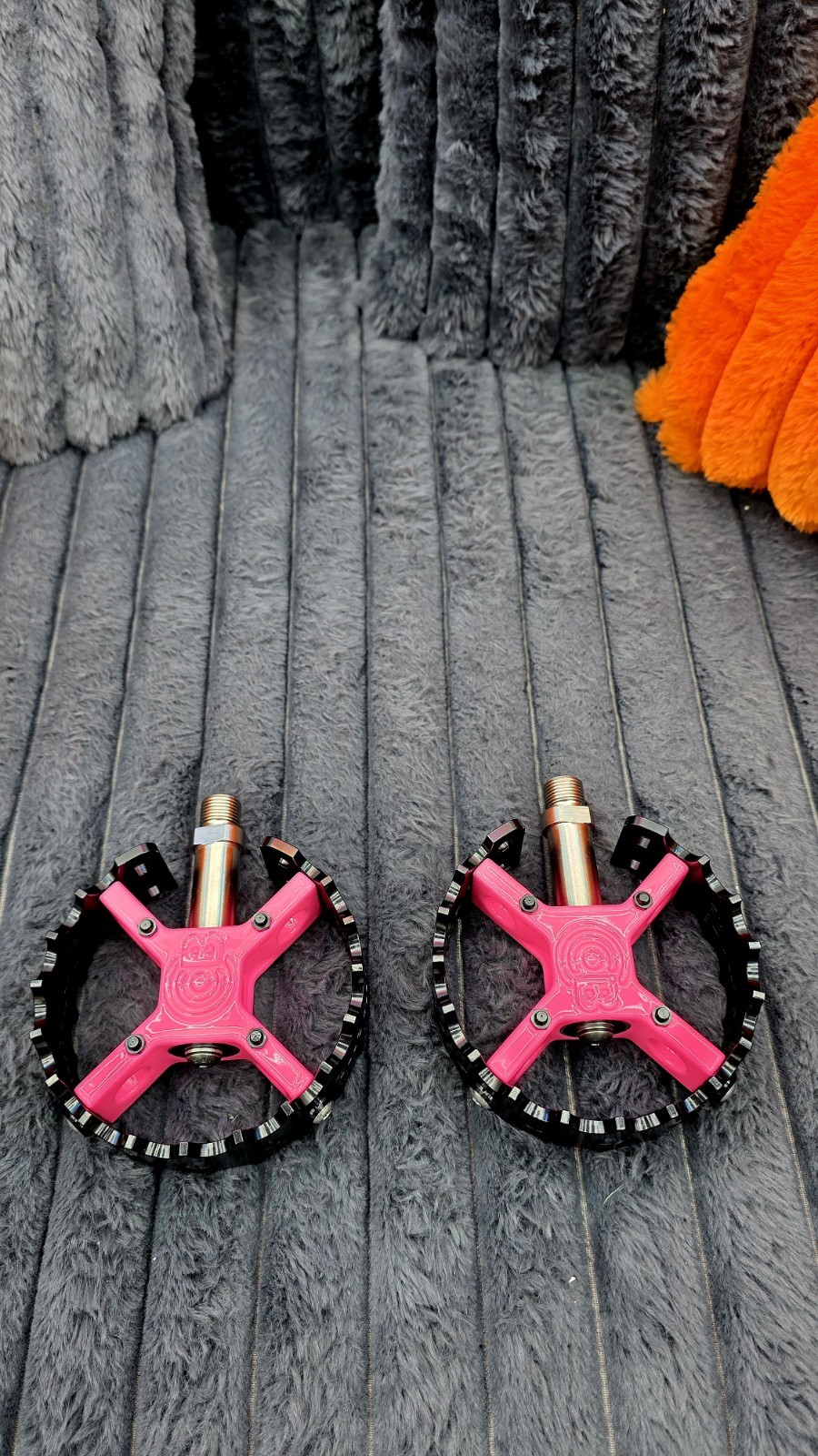 BULLSEYE 🎯 X WORLDWIDE NEW Collab Pedals Limited Edition BMX Se Bikes Hutch GT