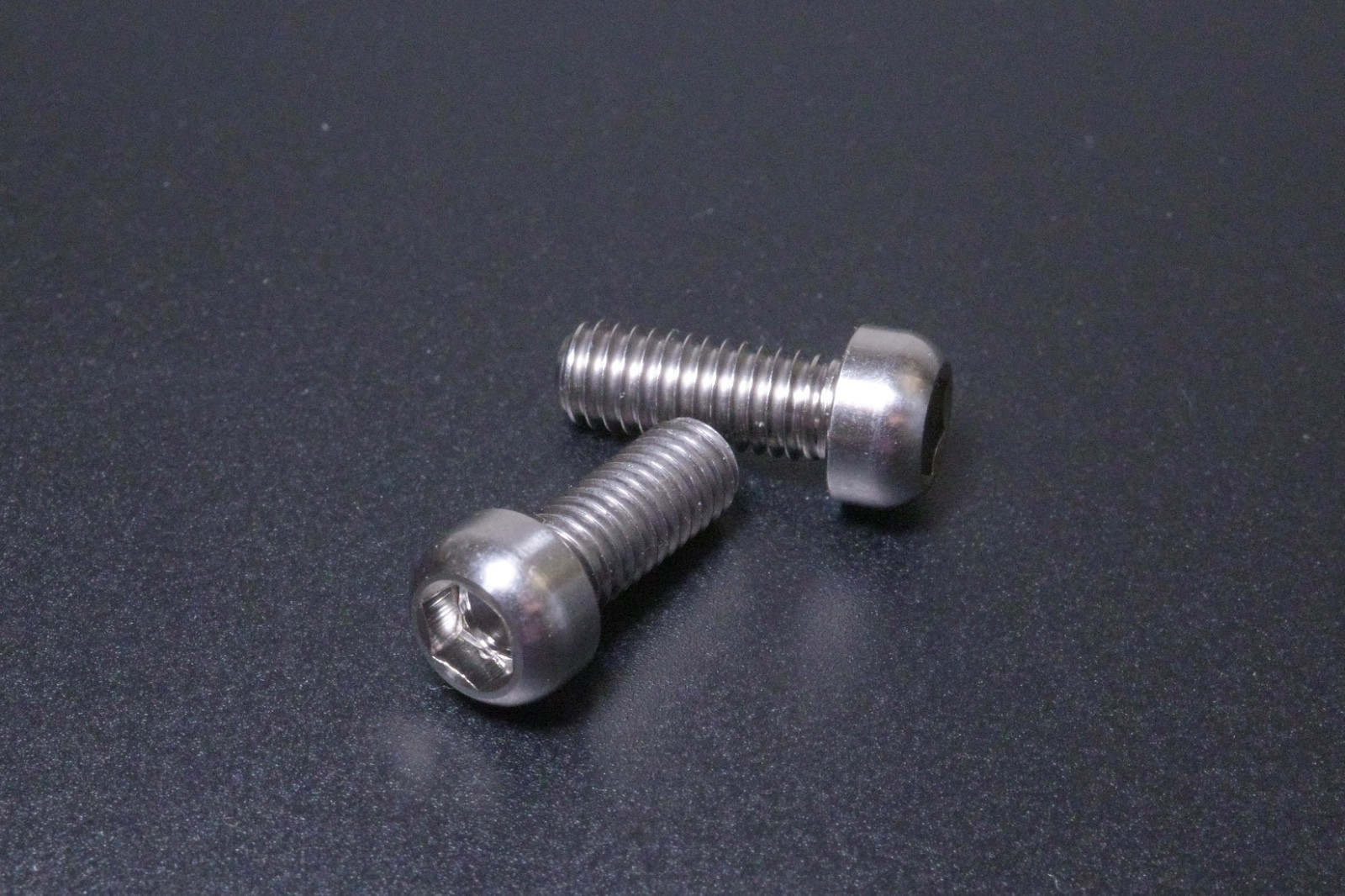 2pcs Titanium clamp bolts M6 for Shimano XTR ST-M900 – retro MTB