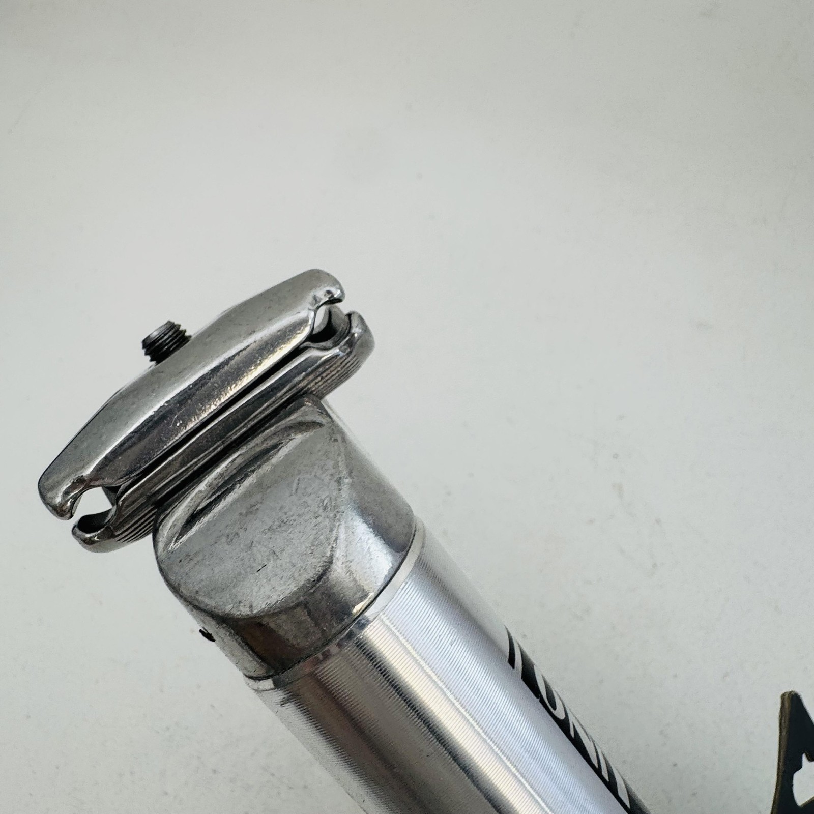 UNO SP-359 30.9mm Alloy Seatpost 350mm Silver Micro-Top Universal Bike MTB A96