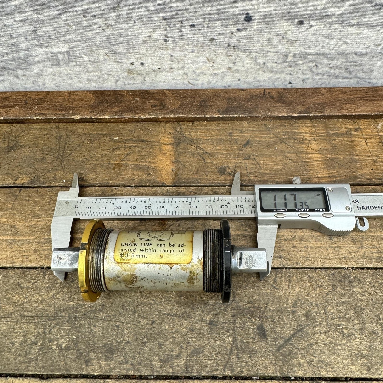 Vintage Suntour Superbe Bottom Bracket Sealed 68mm 117mm 1.37x24T JIS Gold Bike