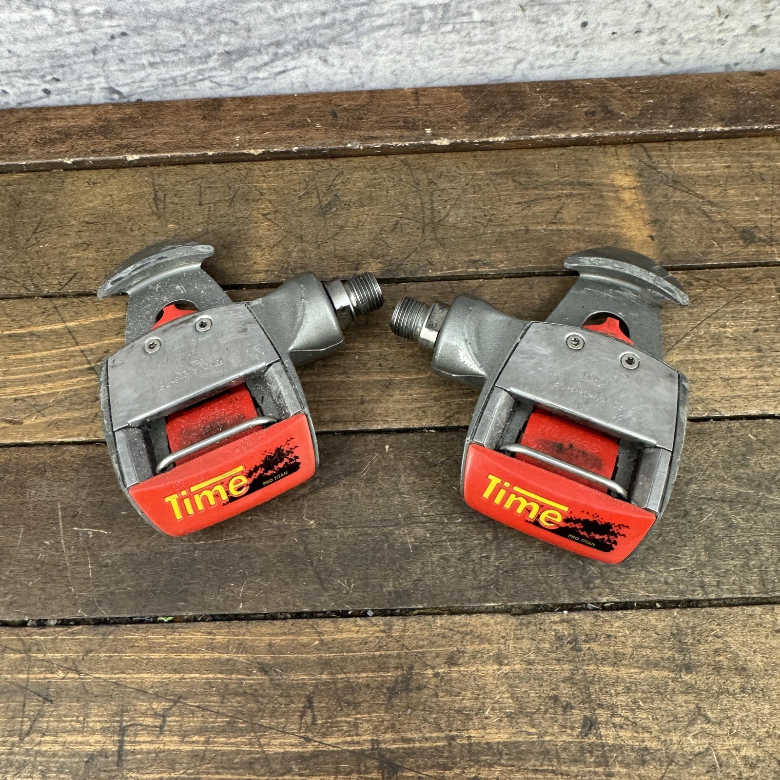 Vintage TIME EQ Titan Clipless Road Bike Pedals Titanium 9/16 Red 365g Ti Axles