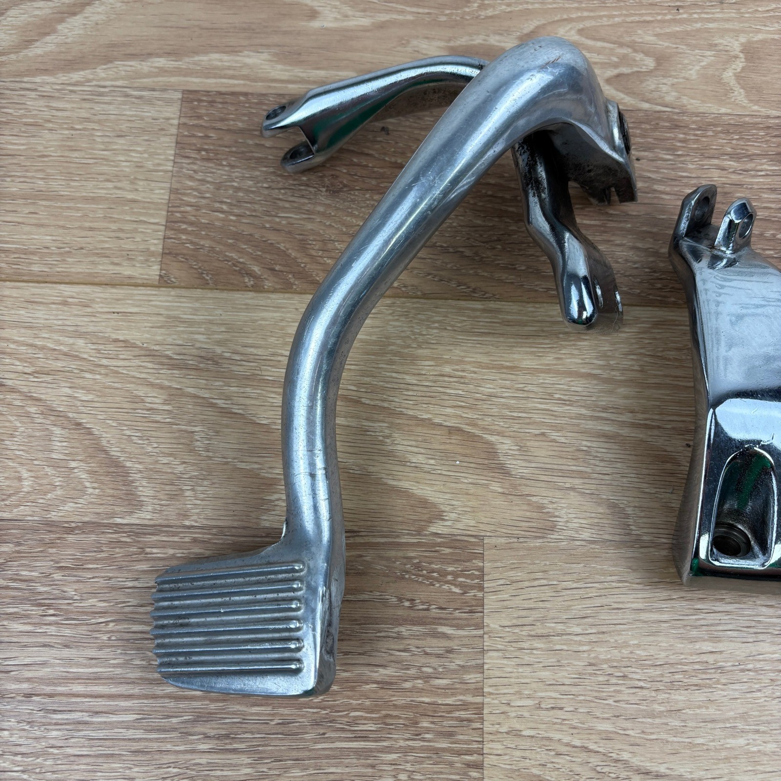 Chrome Motorcycle Foot Peg Assembly Set for Harley Davidson