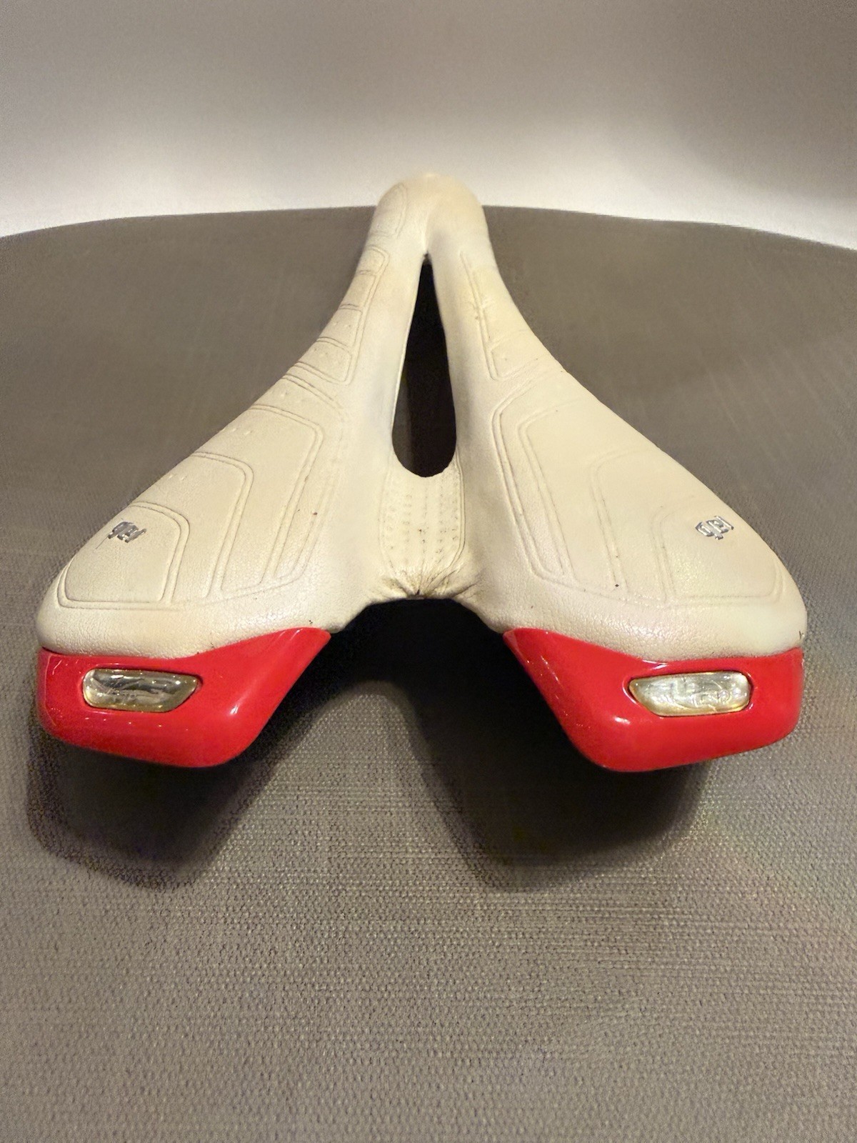 Specialized Toupe Gel 143mm Bicycle Saddle, White, Low Miles, No Damage
