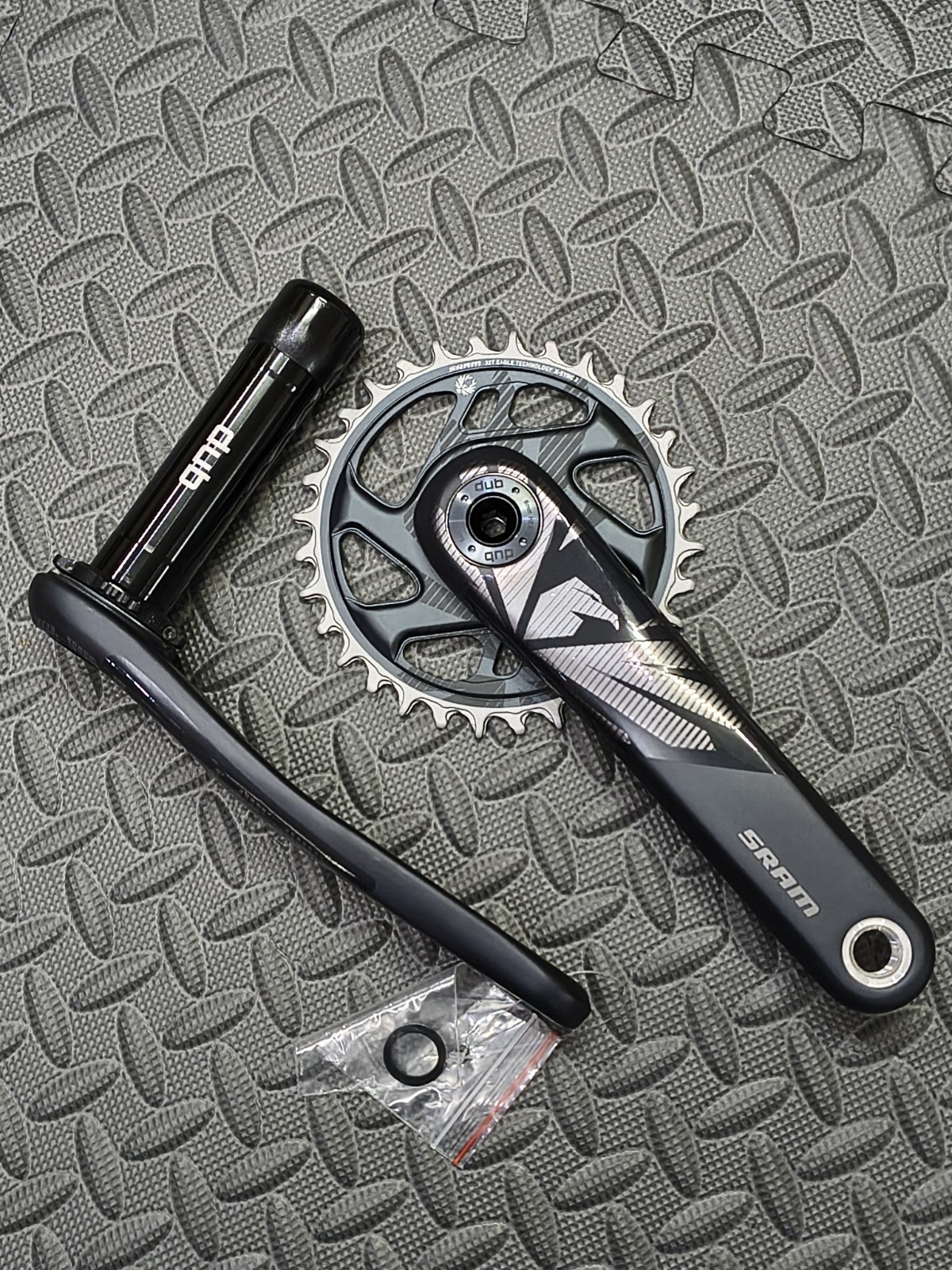 SRAM X1 Eagle DUB Carbon Crankset 175mm 32T 3mm Boost 12-Speed