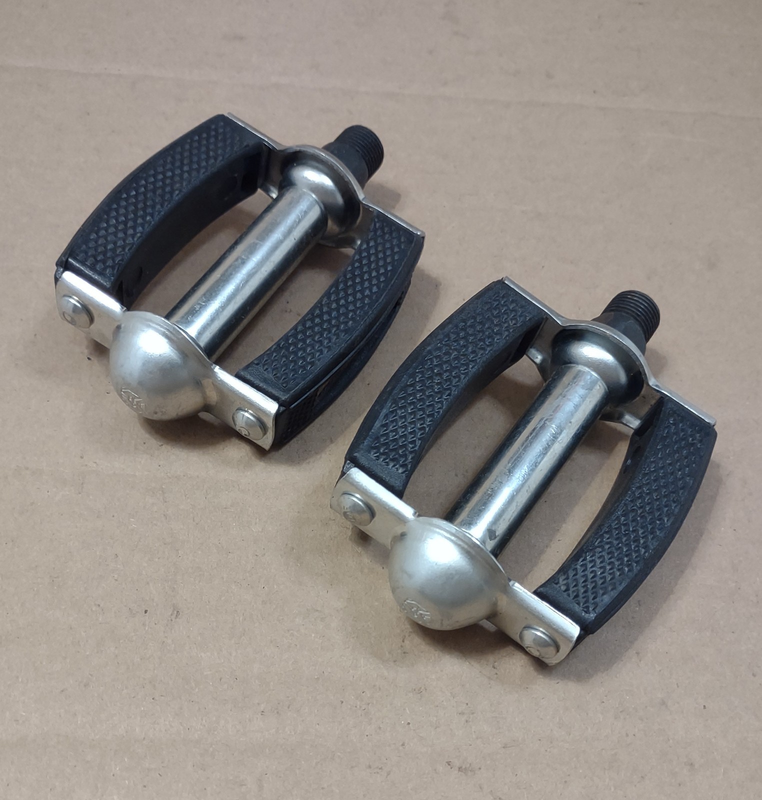 NOS Vintage Bike Pedals Kids With Reflector 9/16 in