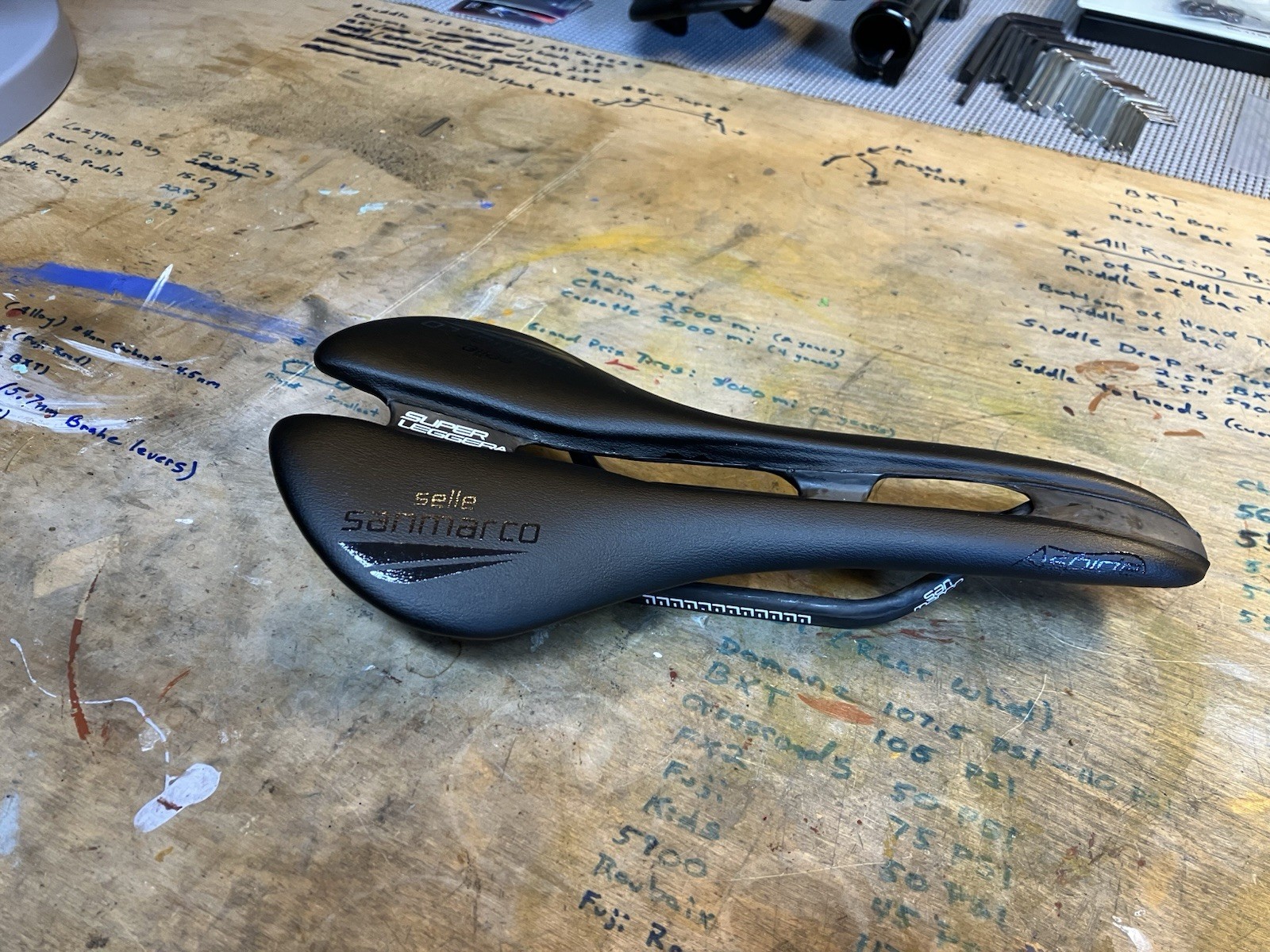 Lightweight Carbon Saddle Narrow 131mm X 277mm 116g Road Bike