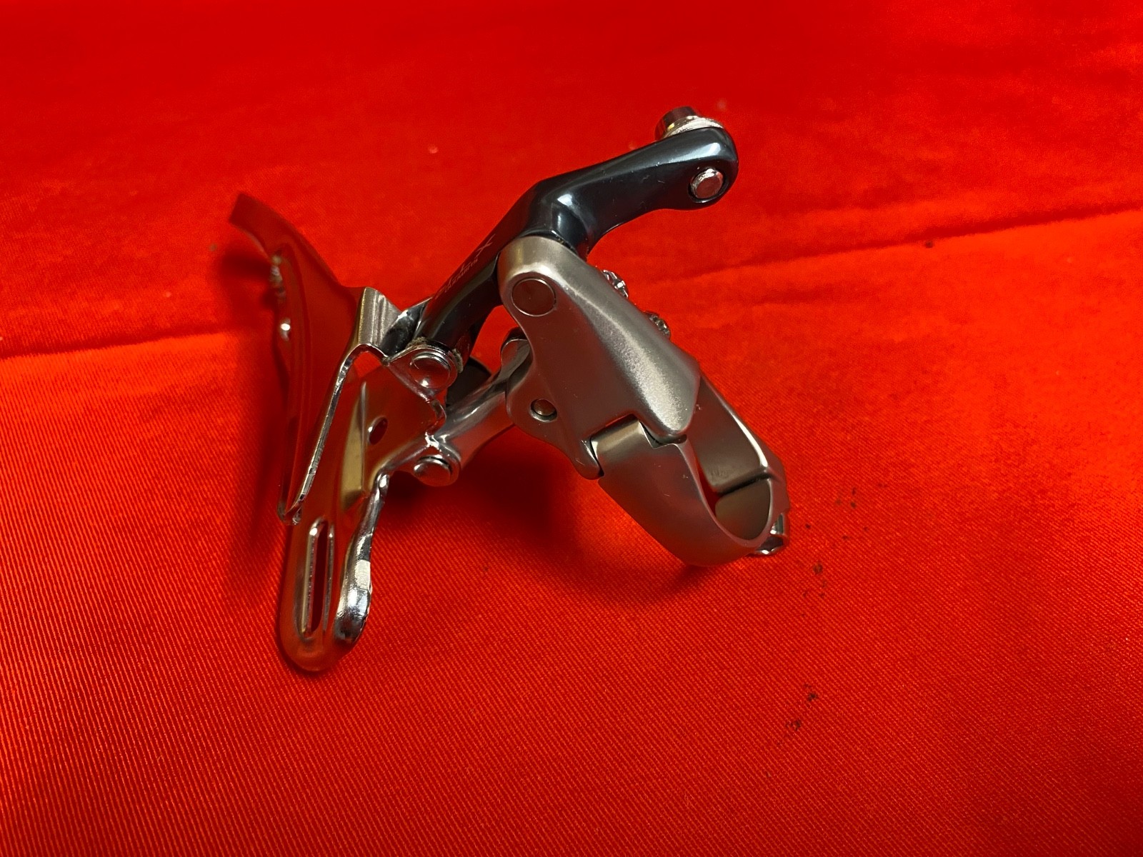 Shimano XTR FD-M900 Front Derailleur 3x8s Clamp-On 28.6 B.Pull/B.Swing