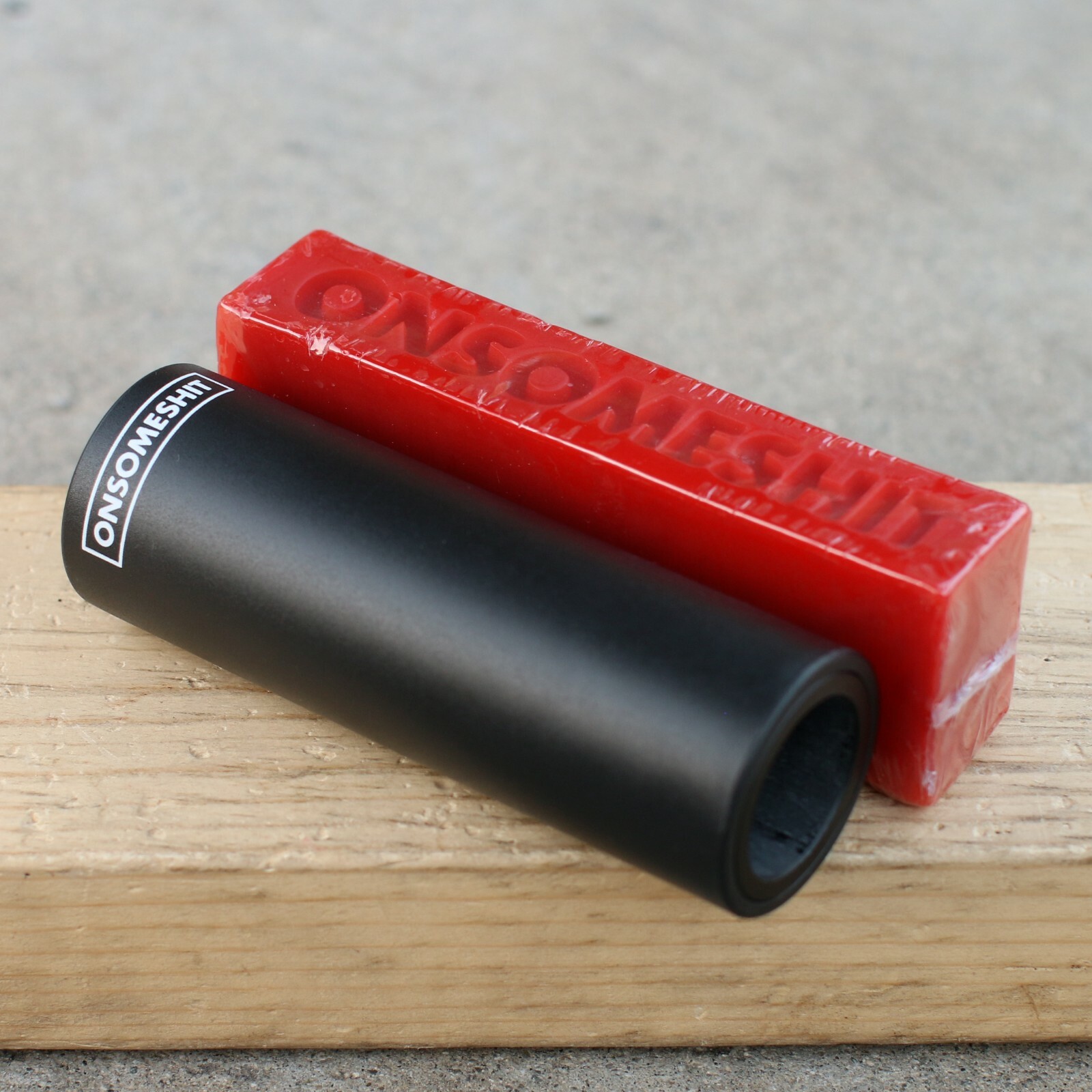 PRIMO BMX OSS PC PEG – BLACK, 4.5″ LONG w/ ONSOMESHIT COLORED WAX