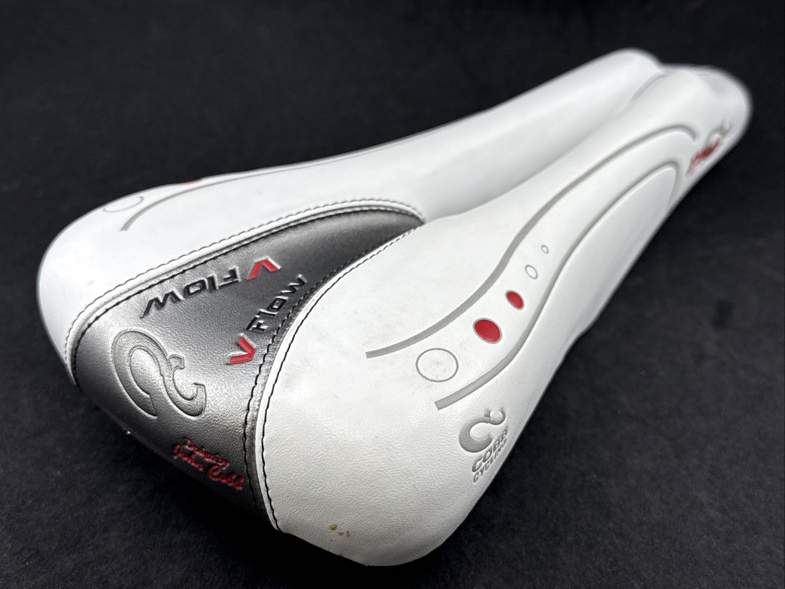 Cobb PLUS White Silver Red 132mm Hollow Cro-Mo Rail Road Cutout Saddle 302 Grams