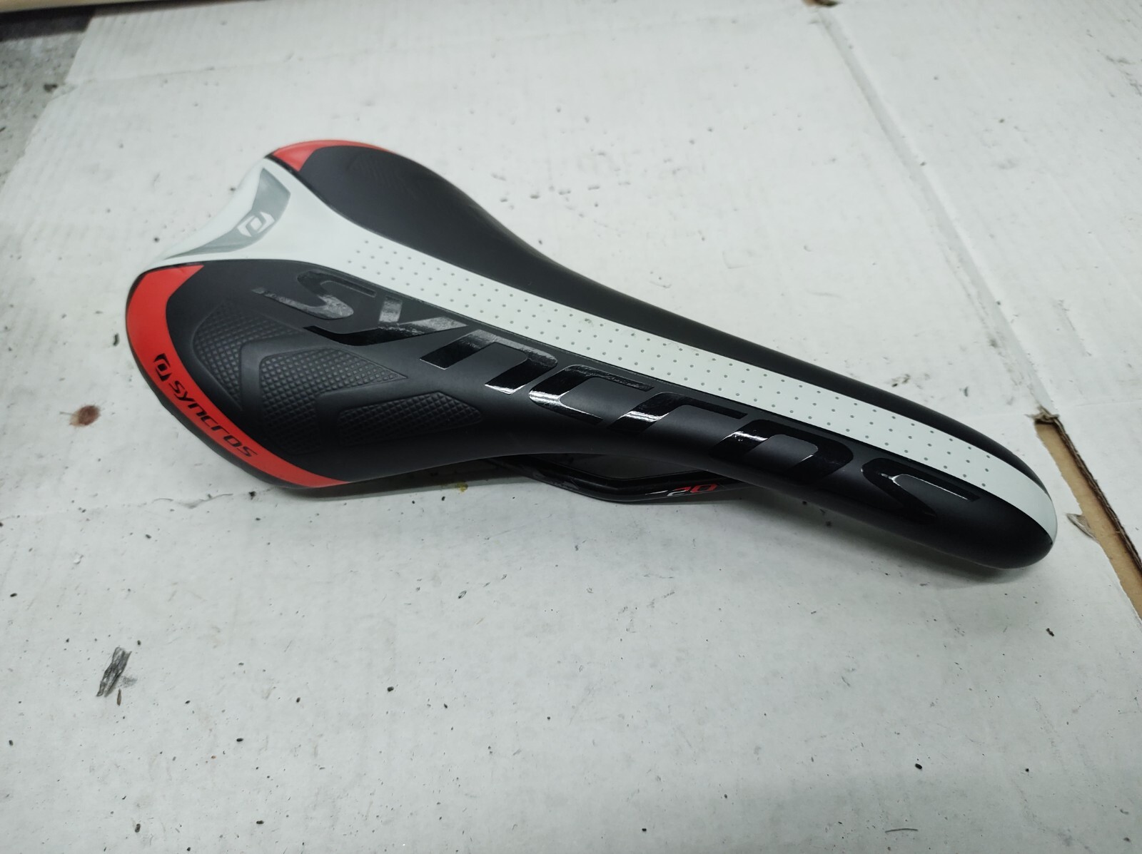 Syncros red/white saddle. 257 grams