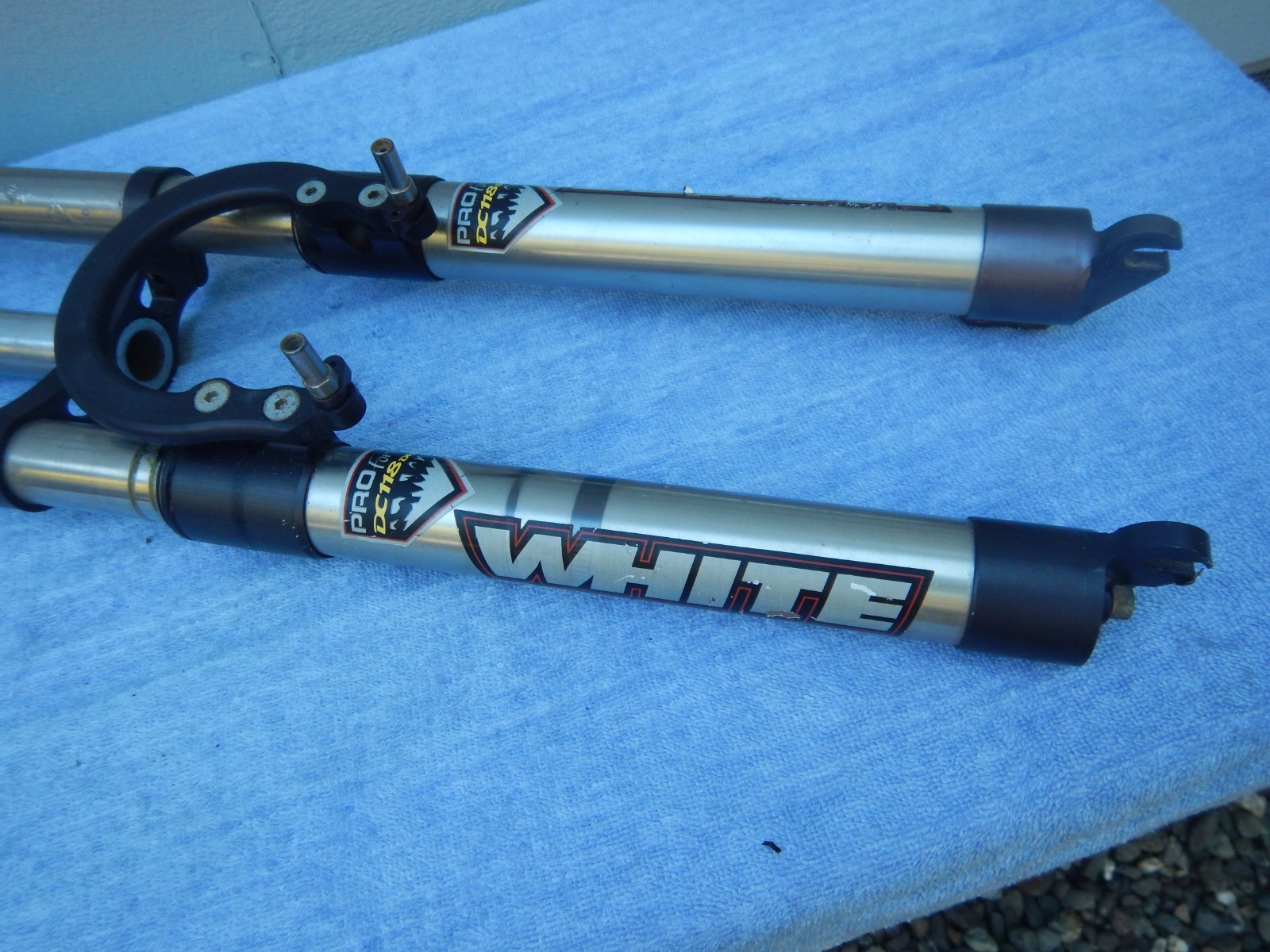 White Brothers DC118 DH Pro Fork 9.5″ Steerer 1-1/8″ Shocks Mountain Bike 26″