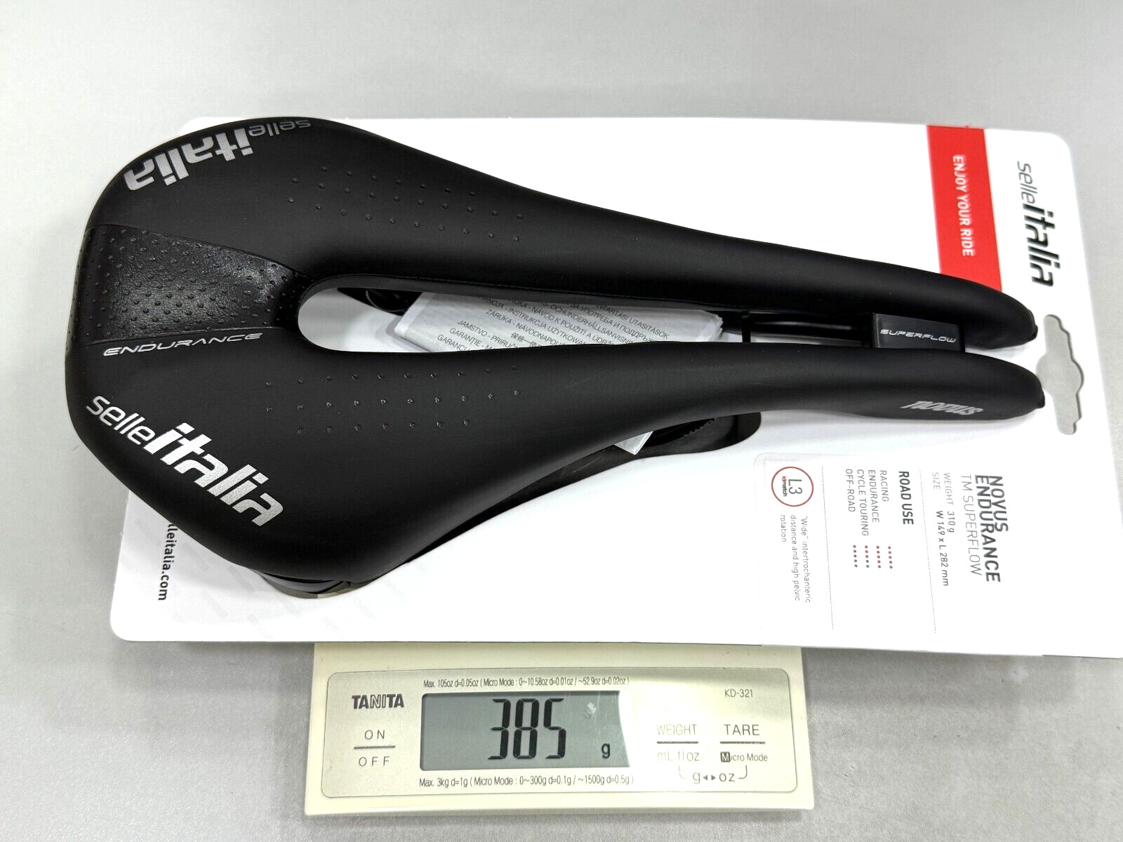 Selle Italia Novus Endurance TM Superflow Manganese Rail Saddle L3 (149x 282mm)